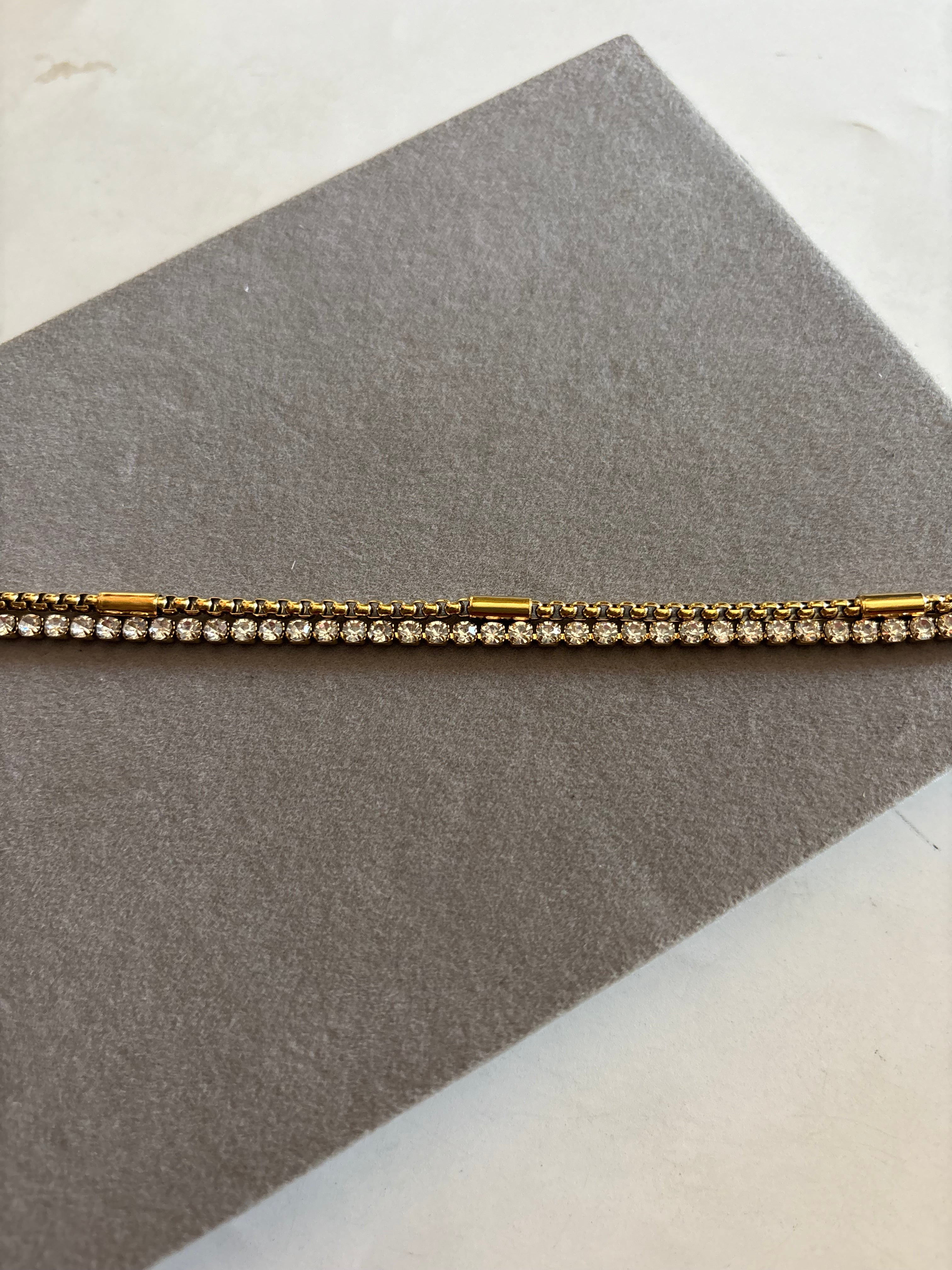 Tennis with rope bracelet