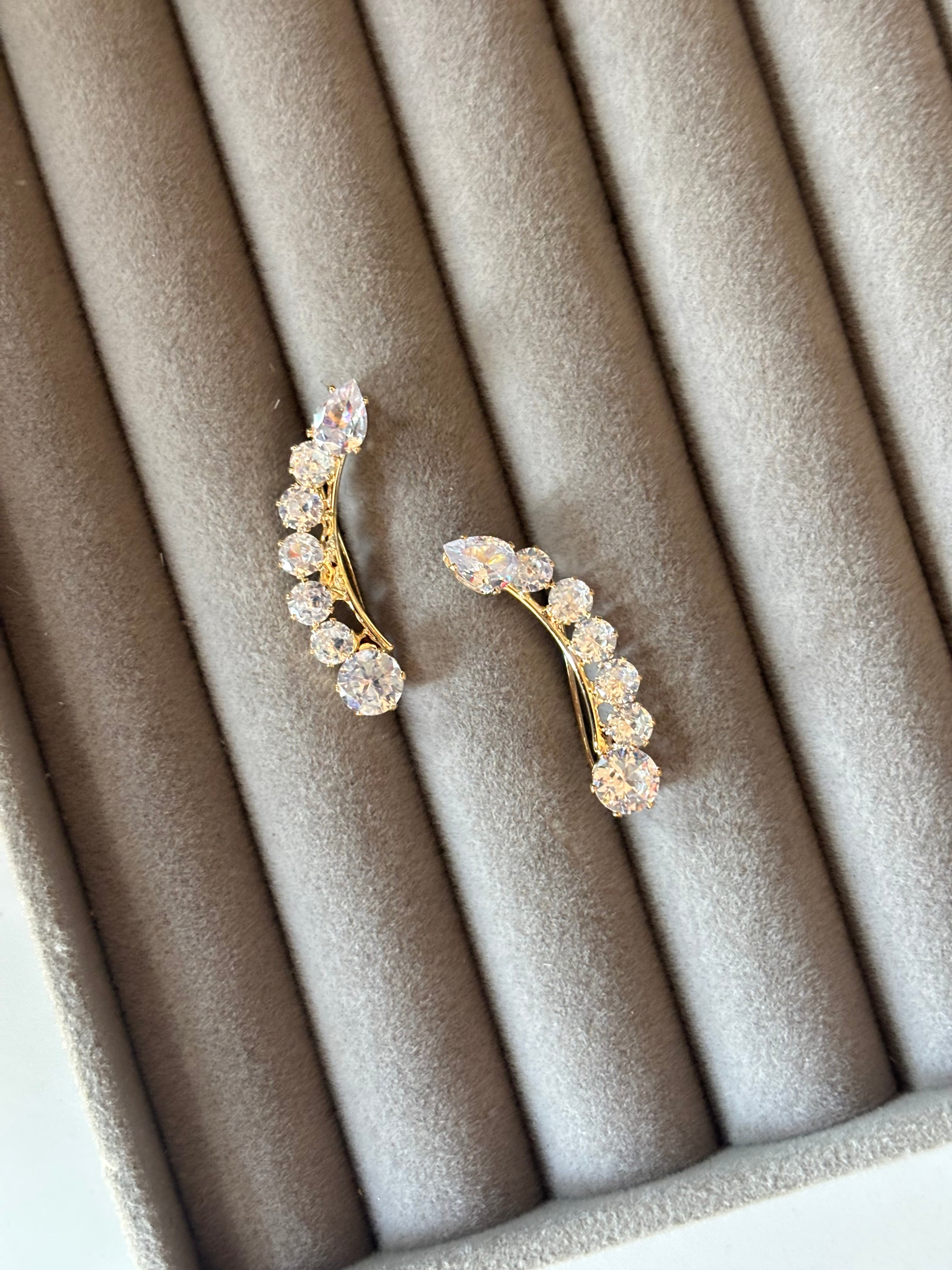 Ear cuff Dotted pattern