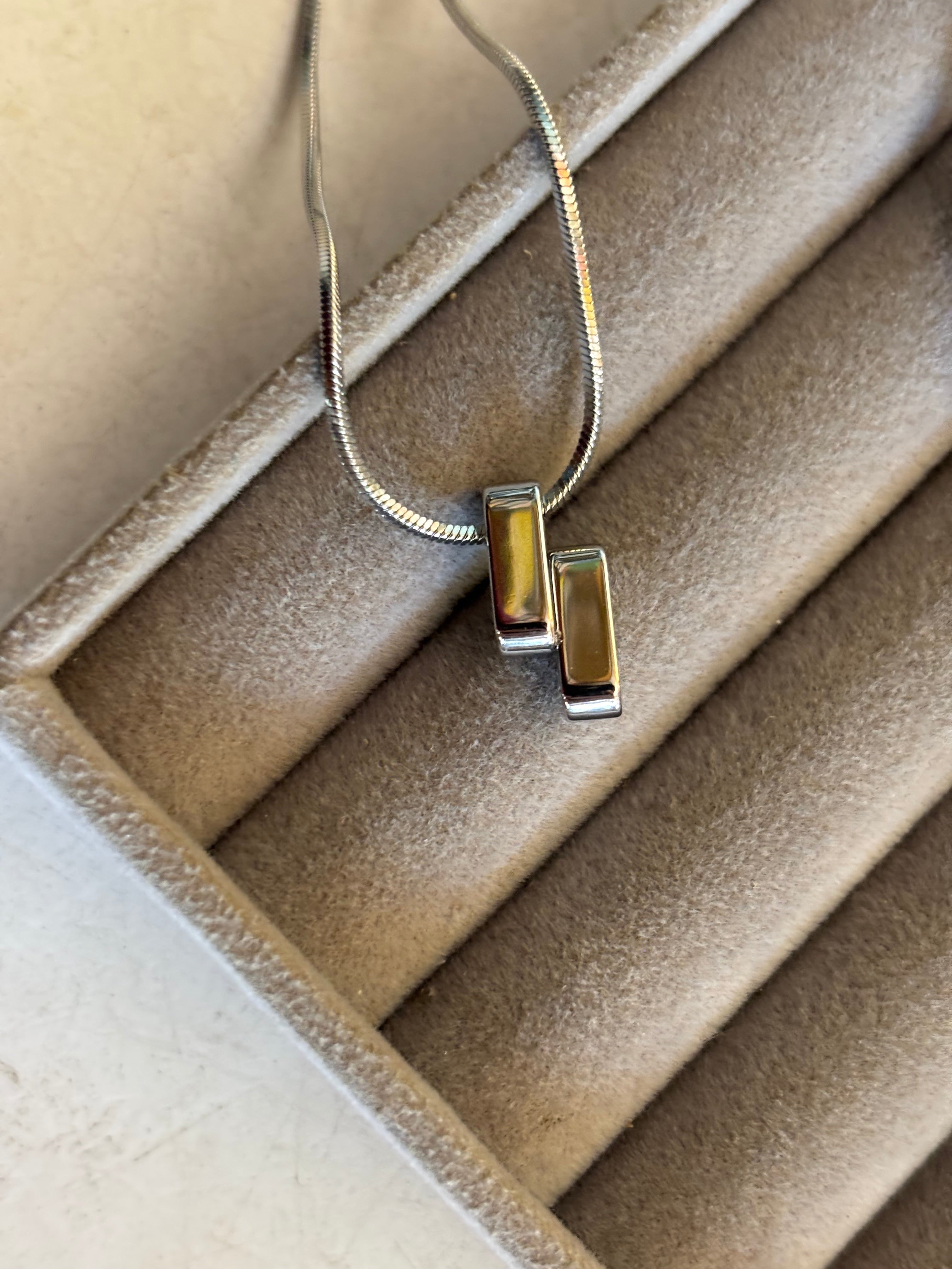 Vertical bars chain