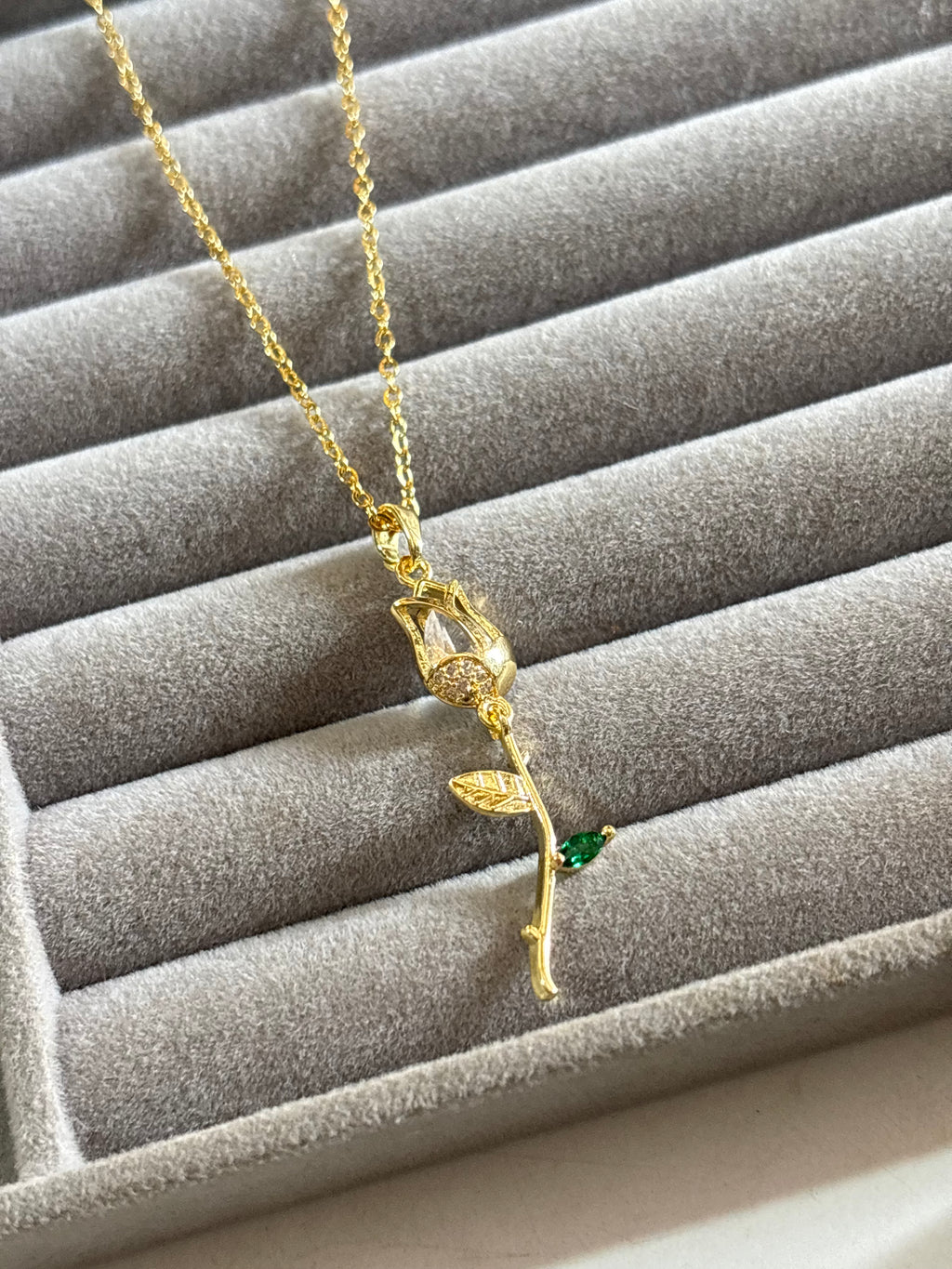 Tulip graden neckpiece