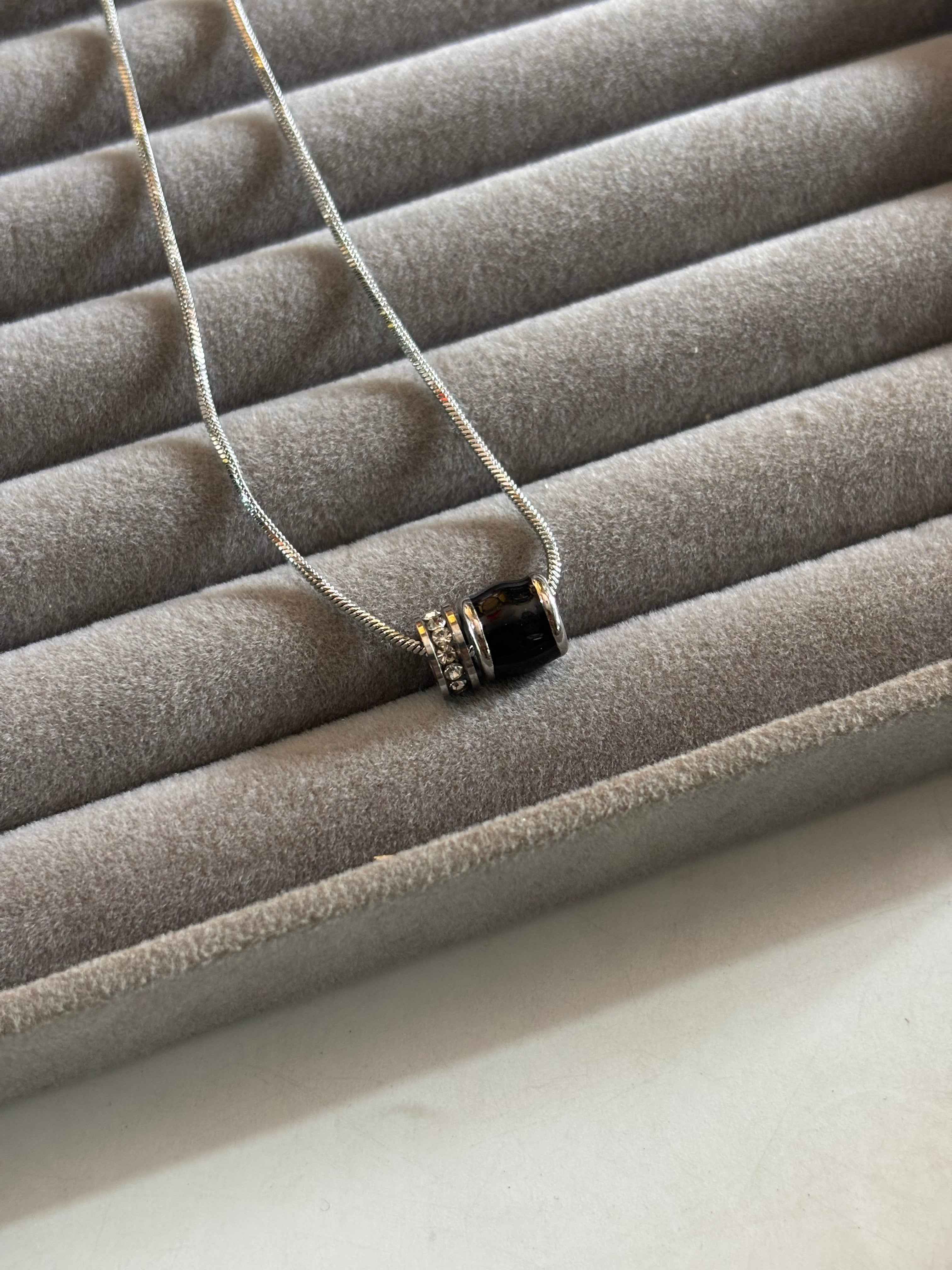 Sliding drums necklace