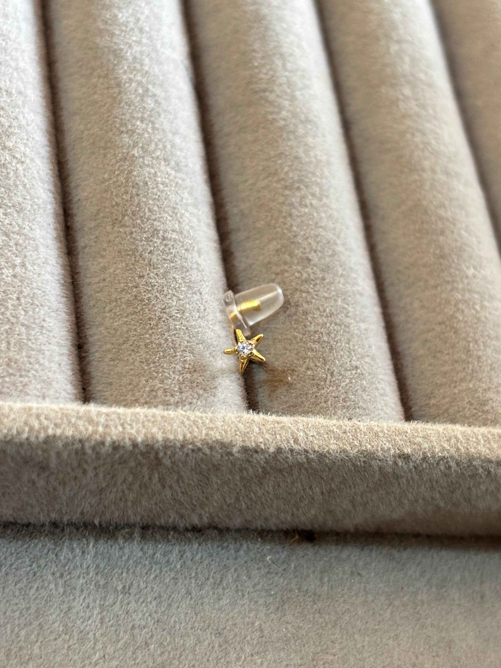 Sun rays stud