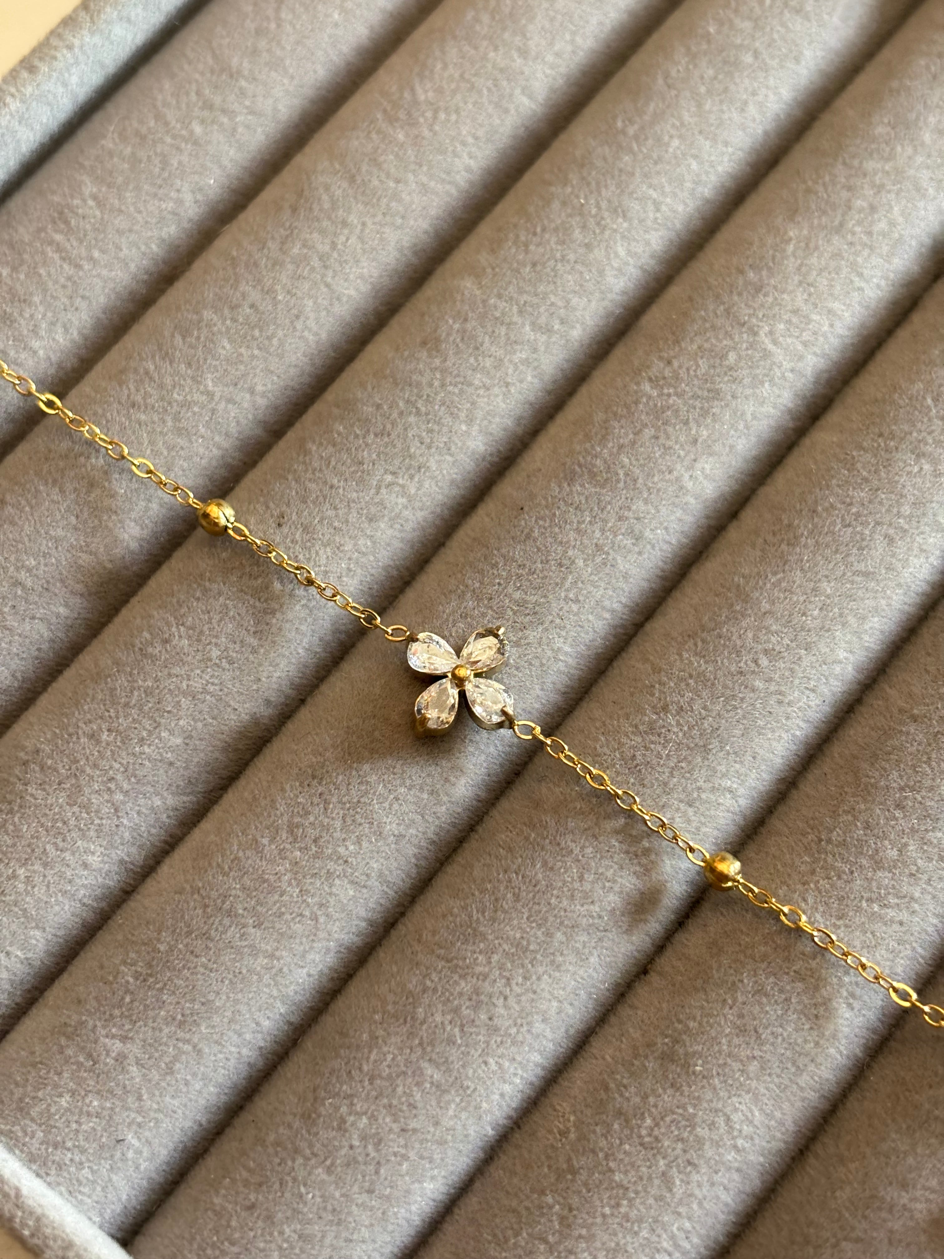 Lizzy flora necklace