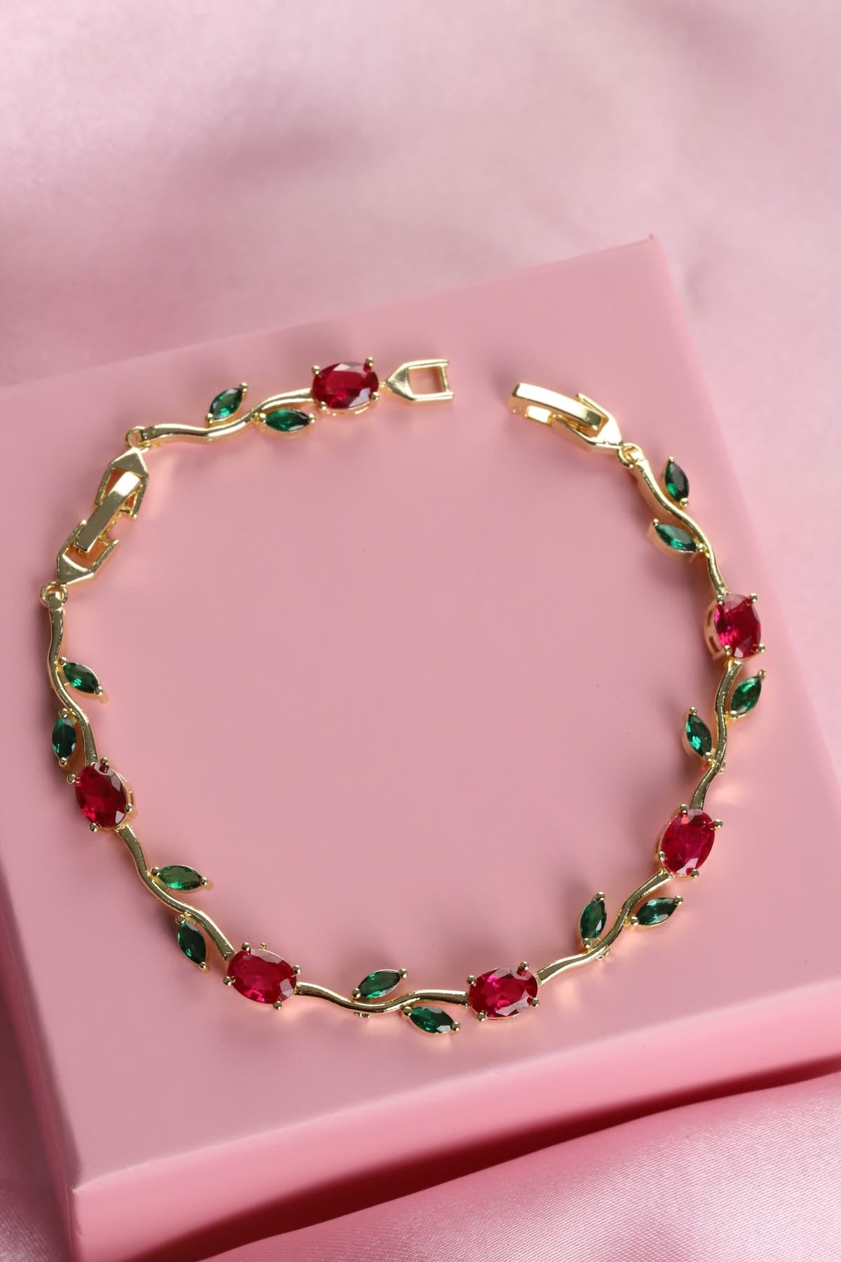 Red tulip bracelet