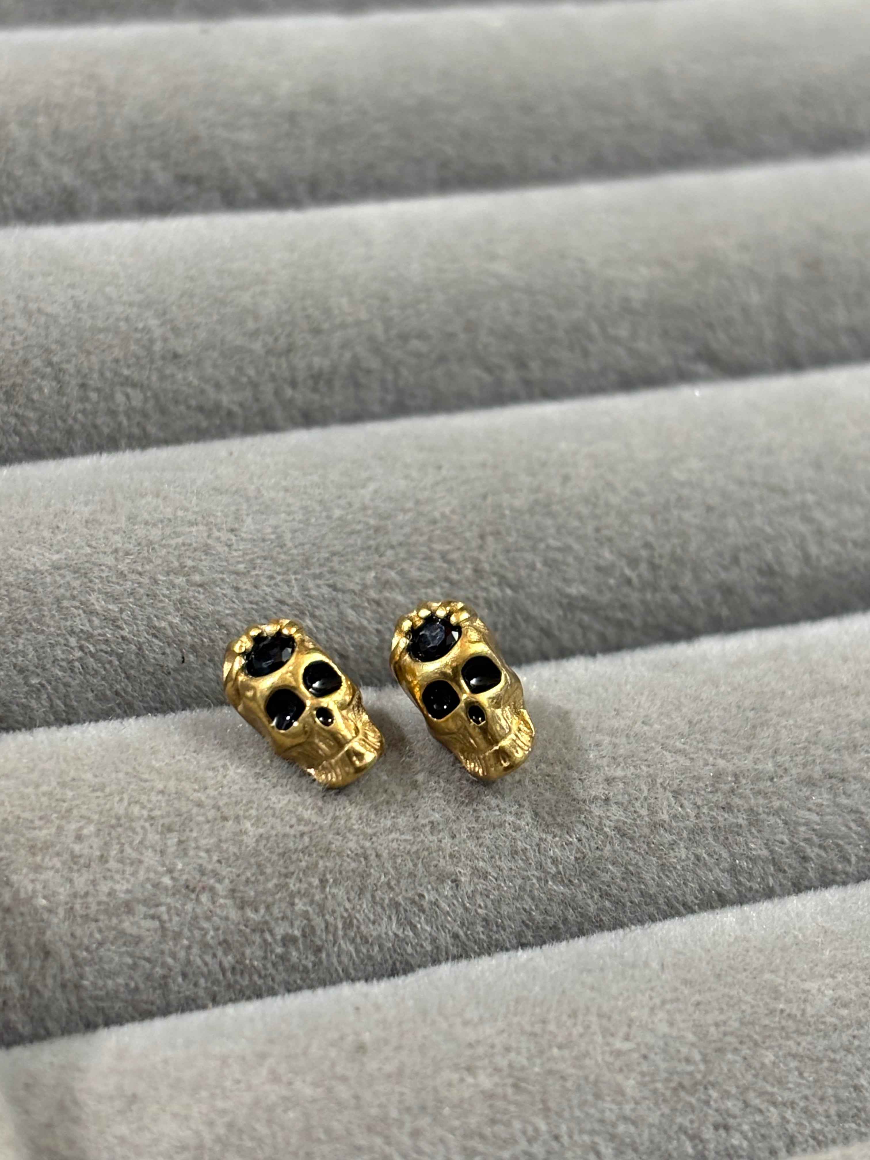 Black Stone skull stud