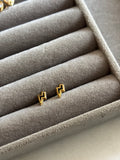 Lightning bolt stud