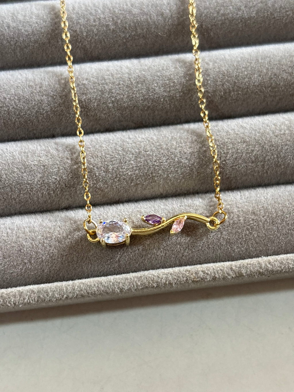 Tulip horizontal pendant necklace