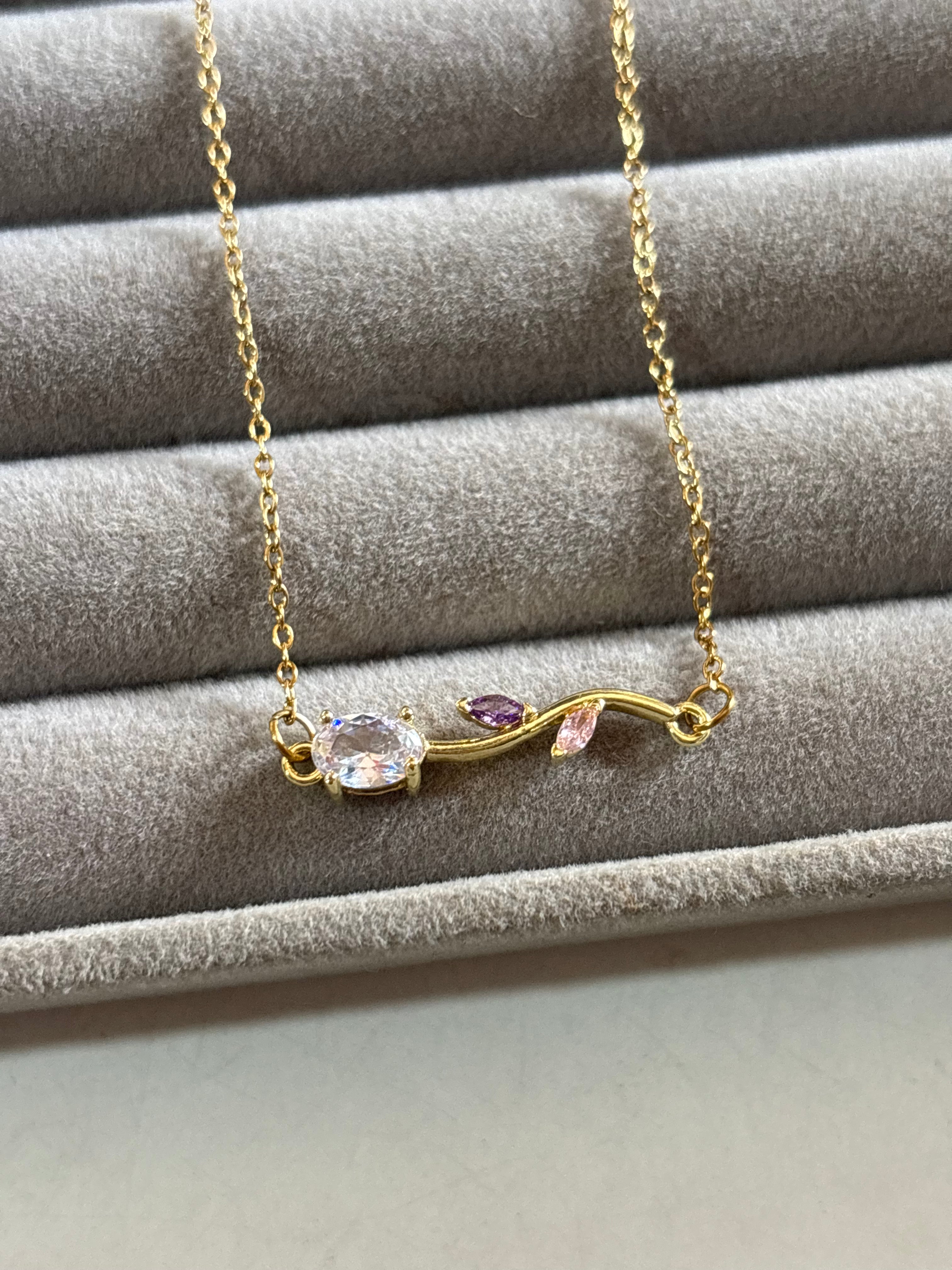 Tulip horizontal pendant necklace