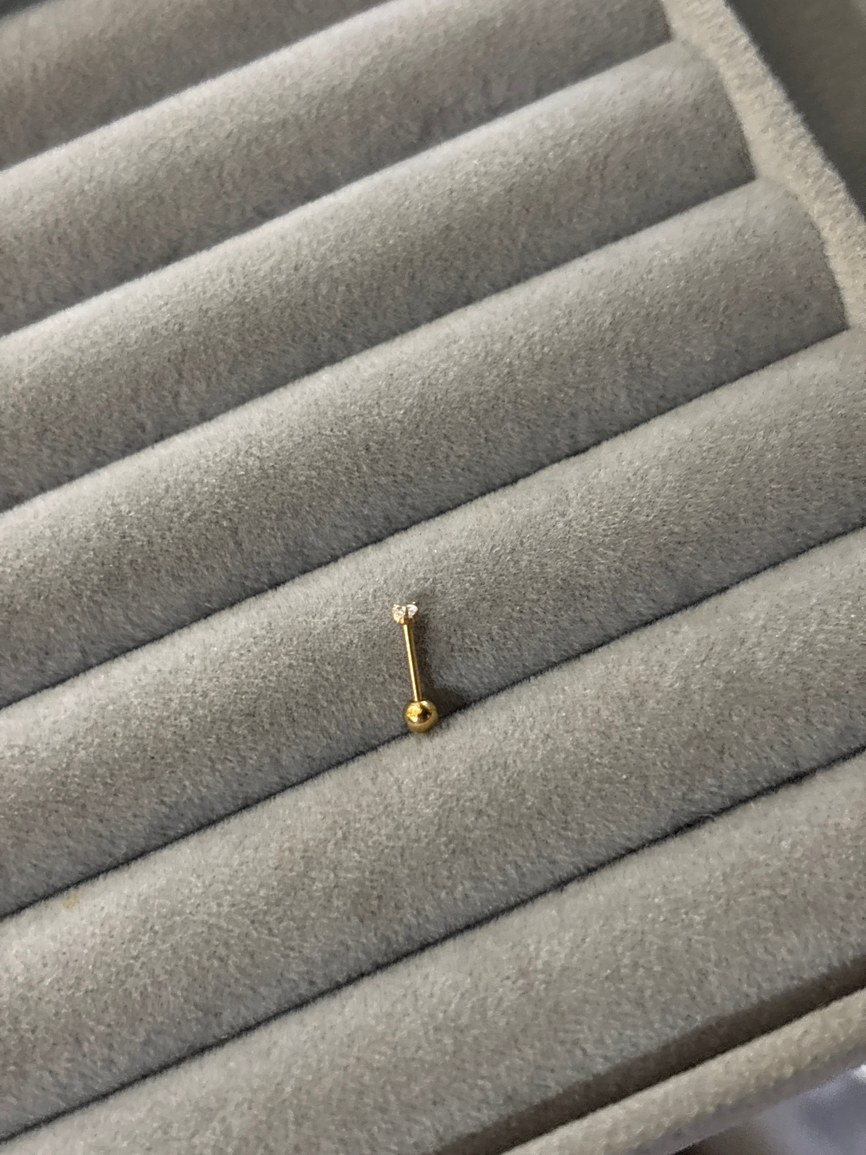 Single solitaire nose pin