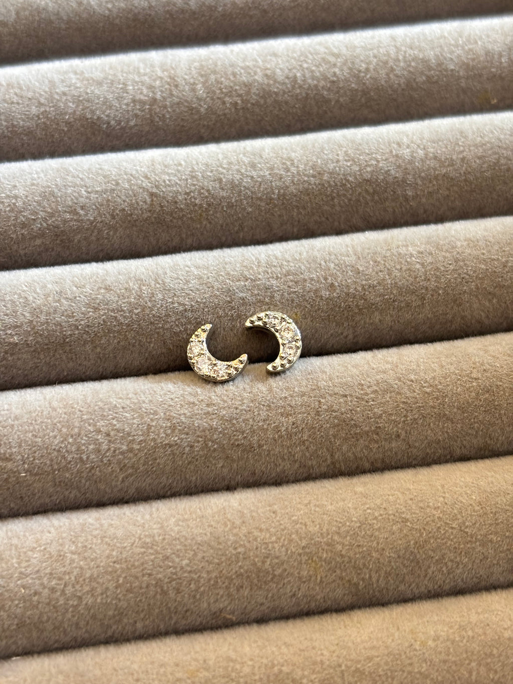 Crescent Moon silver Round back stud