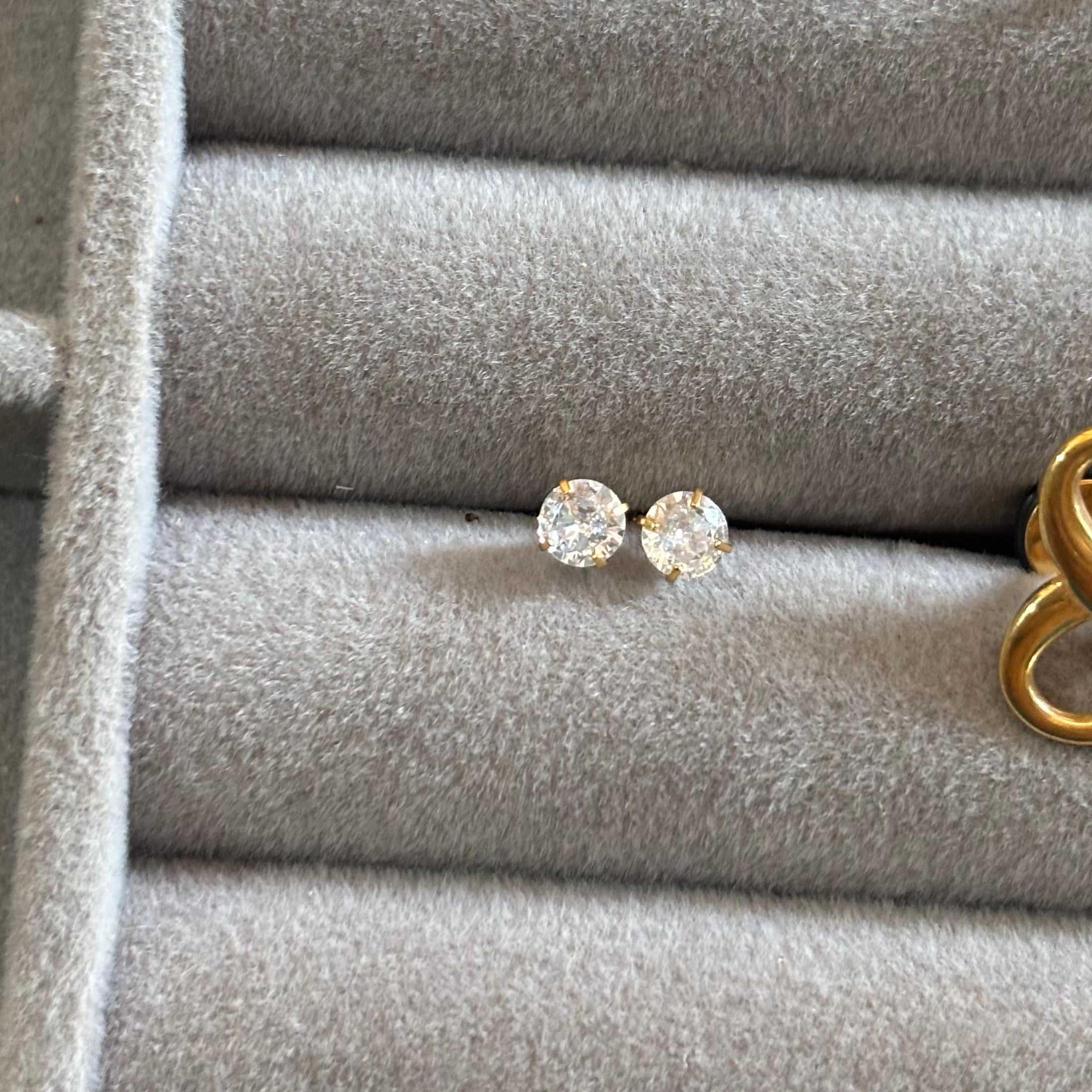 Circular Stone stud