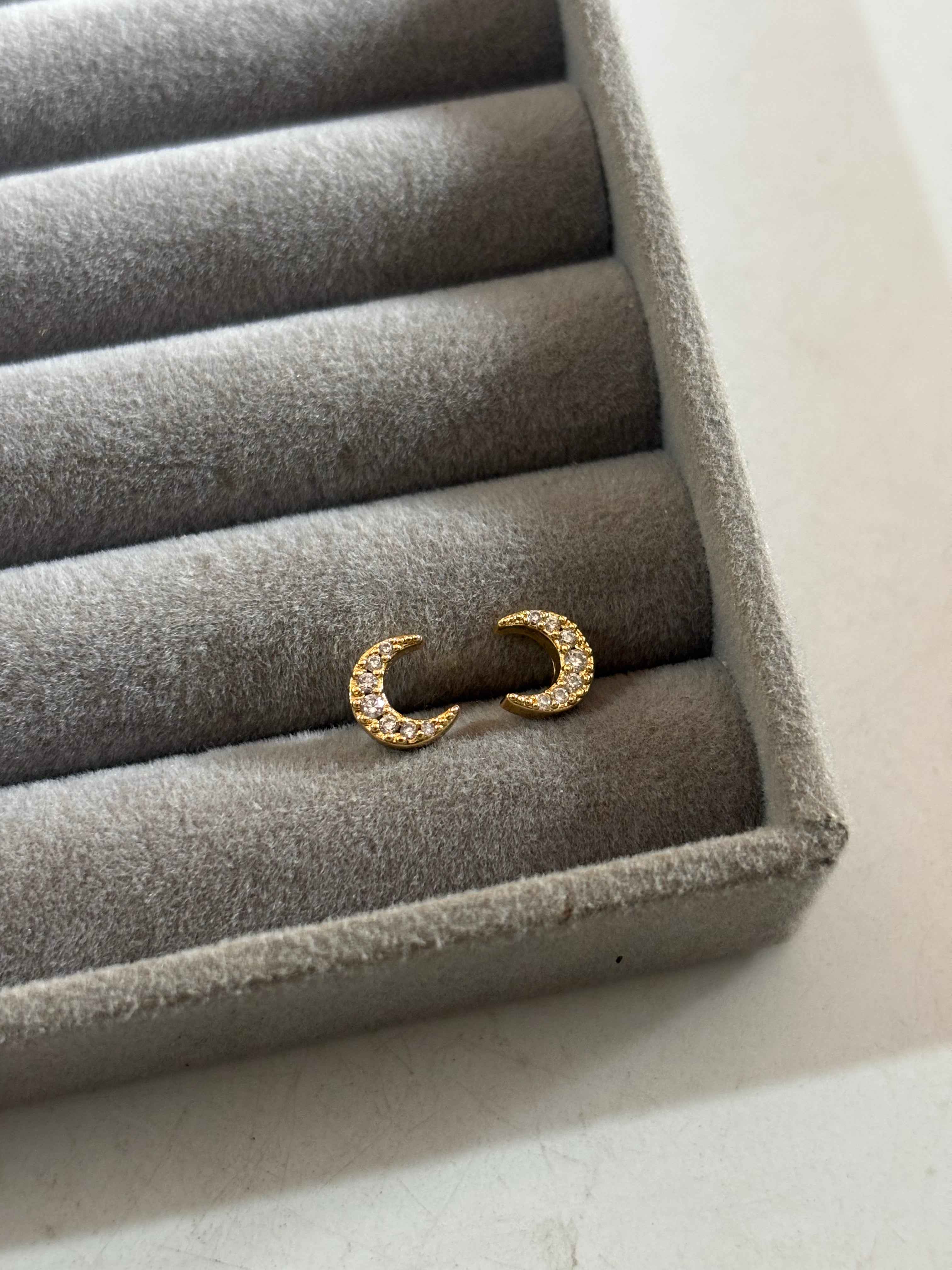 Crescent moon stud