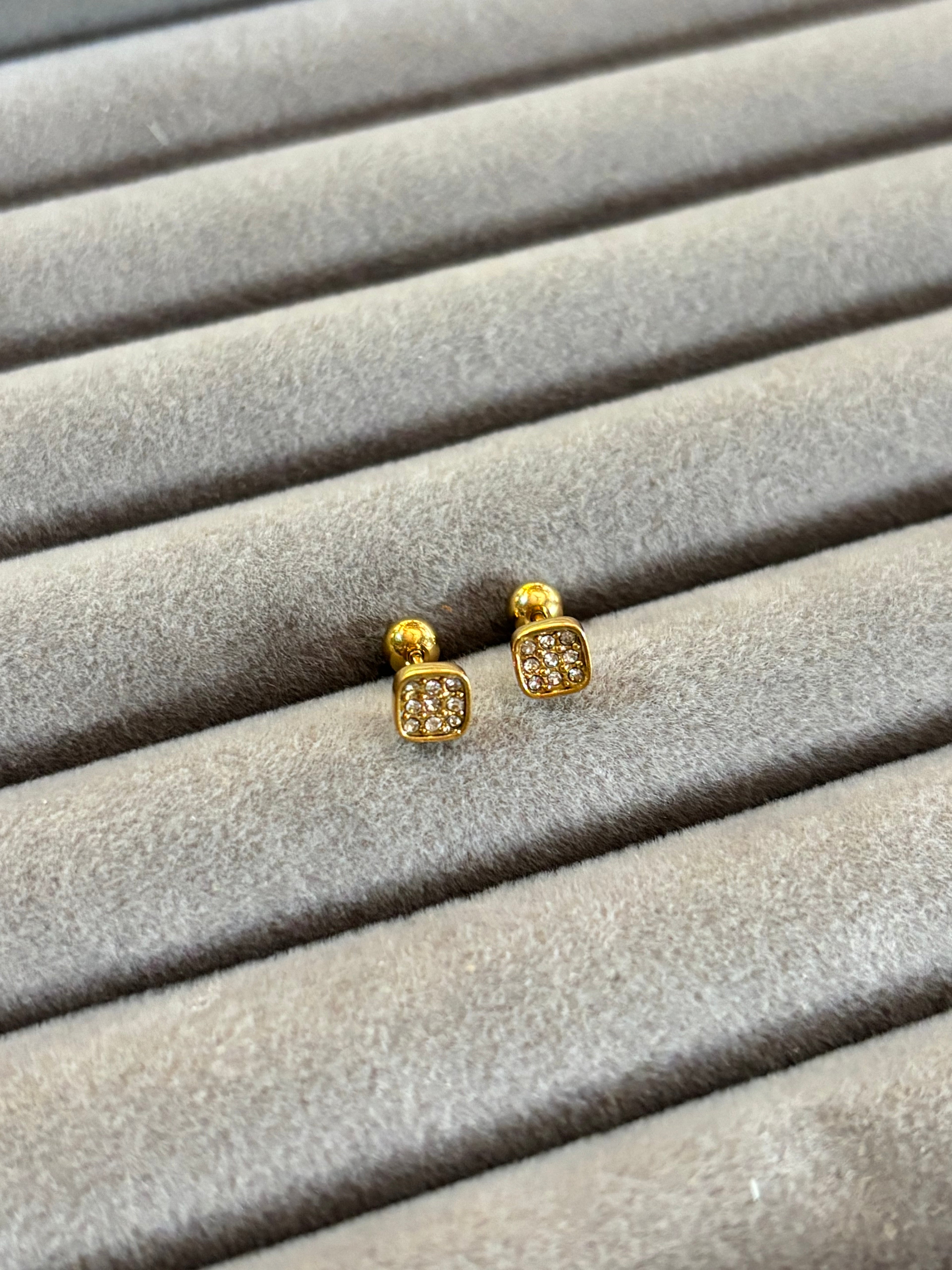 Squared ball back studs