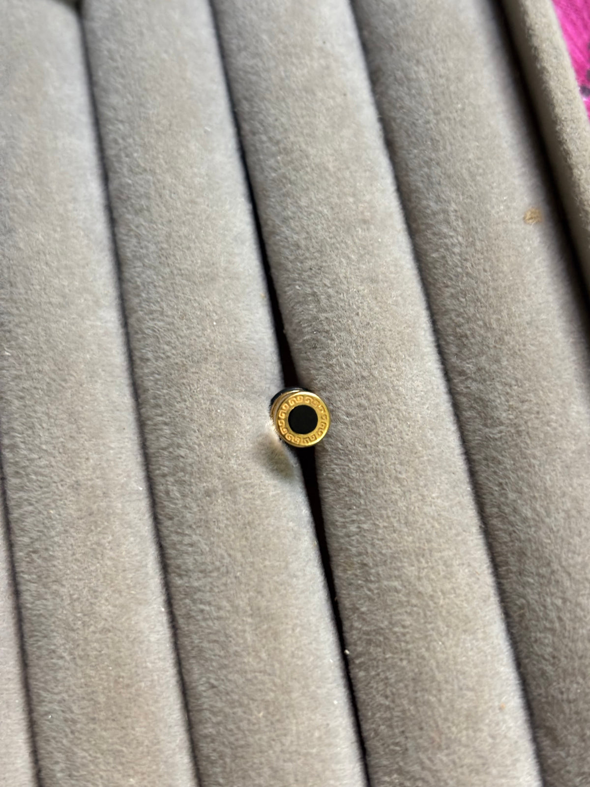 Black circular centre stud