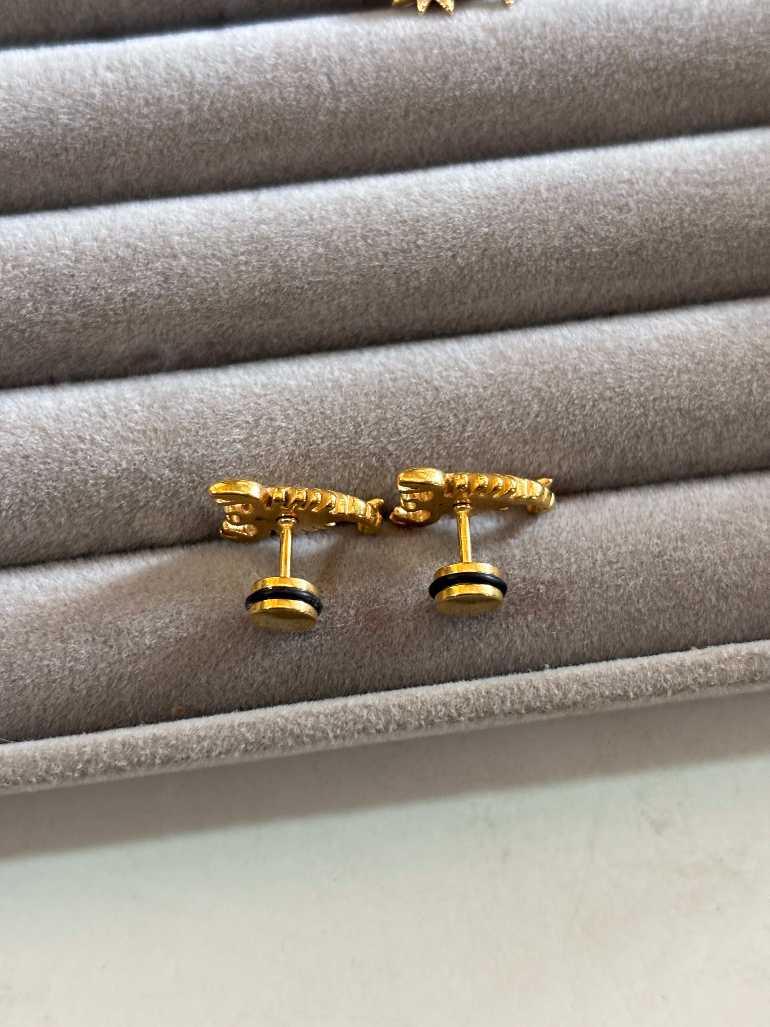 Scorpion stud