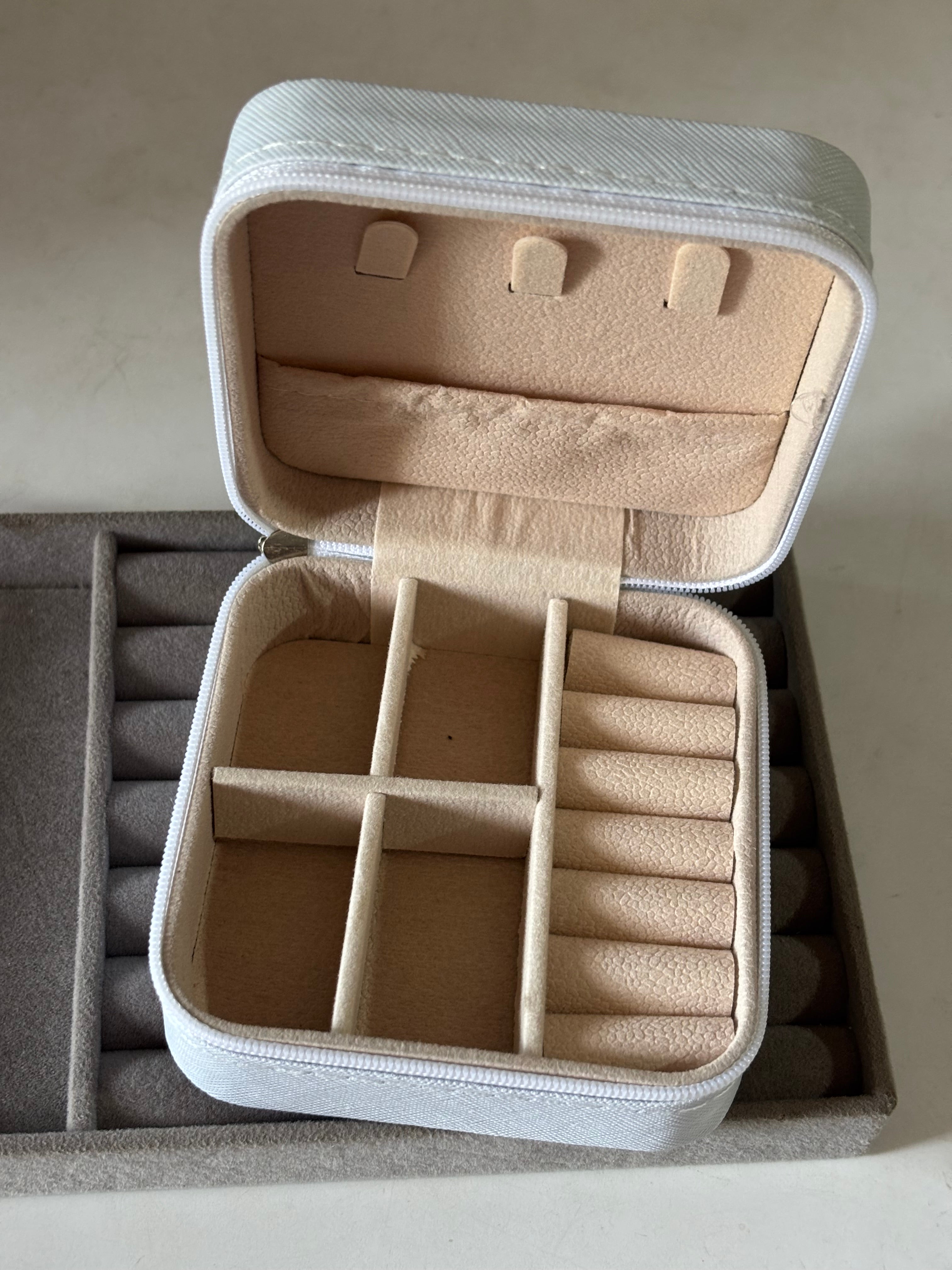 Jewellery organizer box