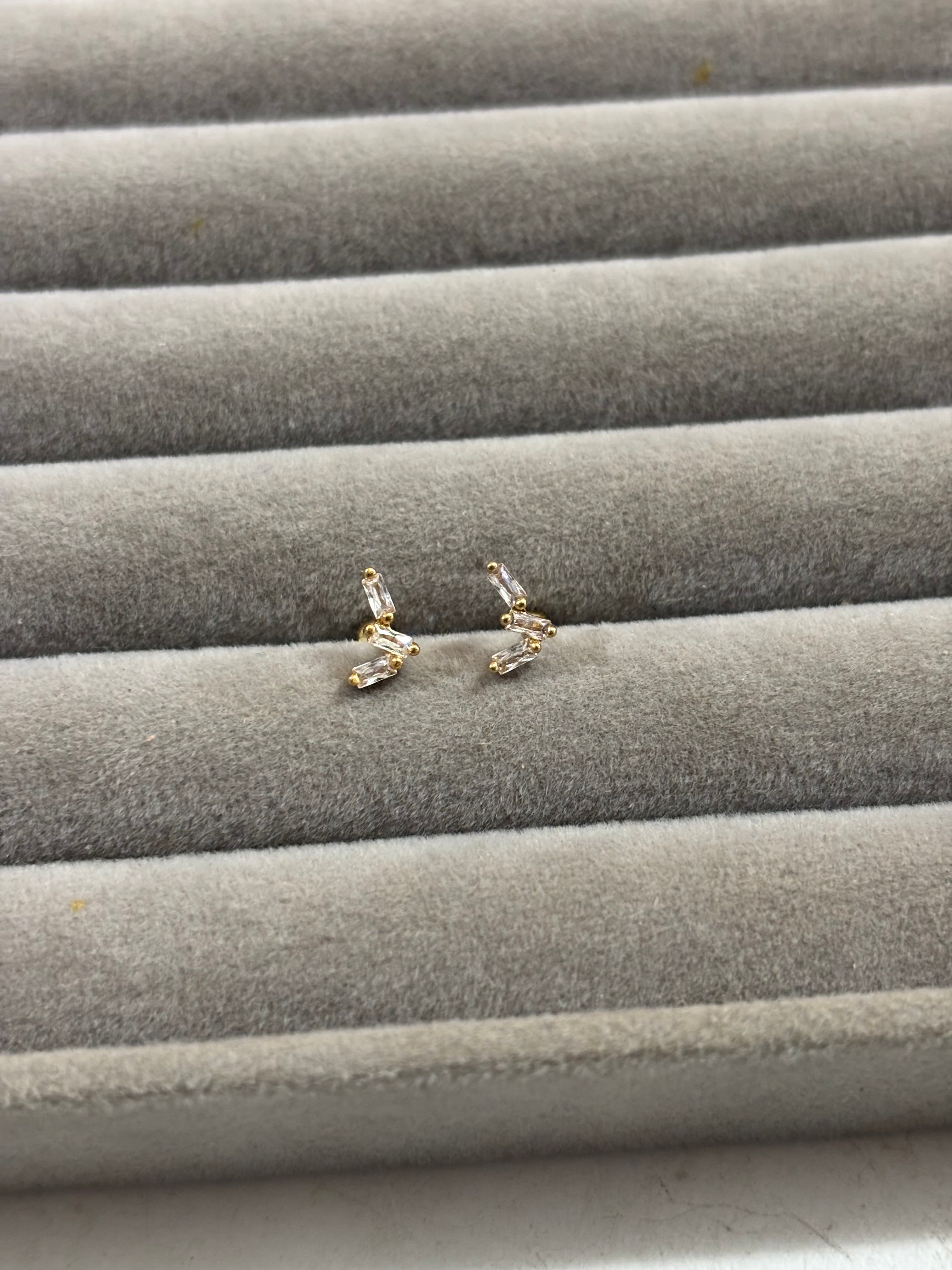 baguette-cut white topaz Piercing