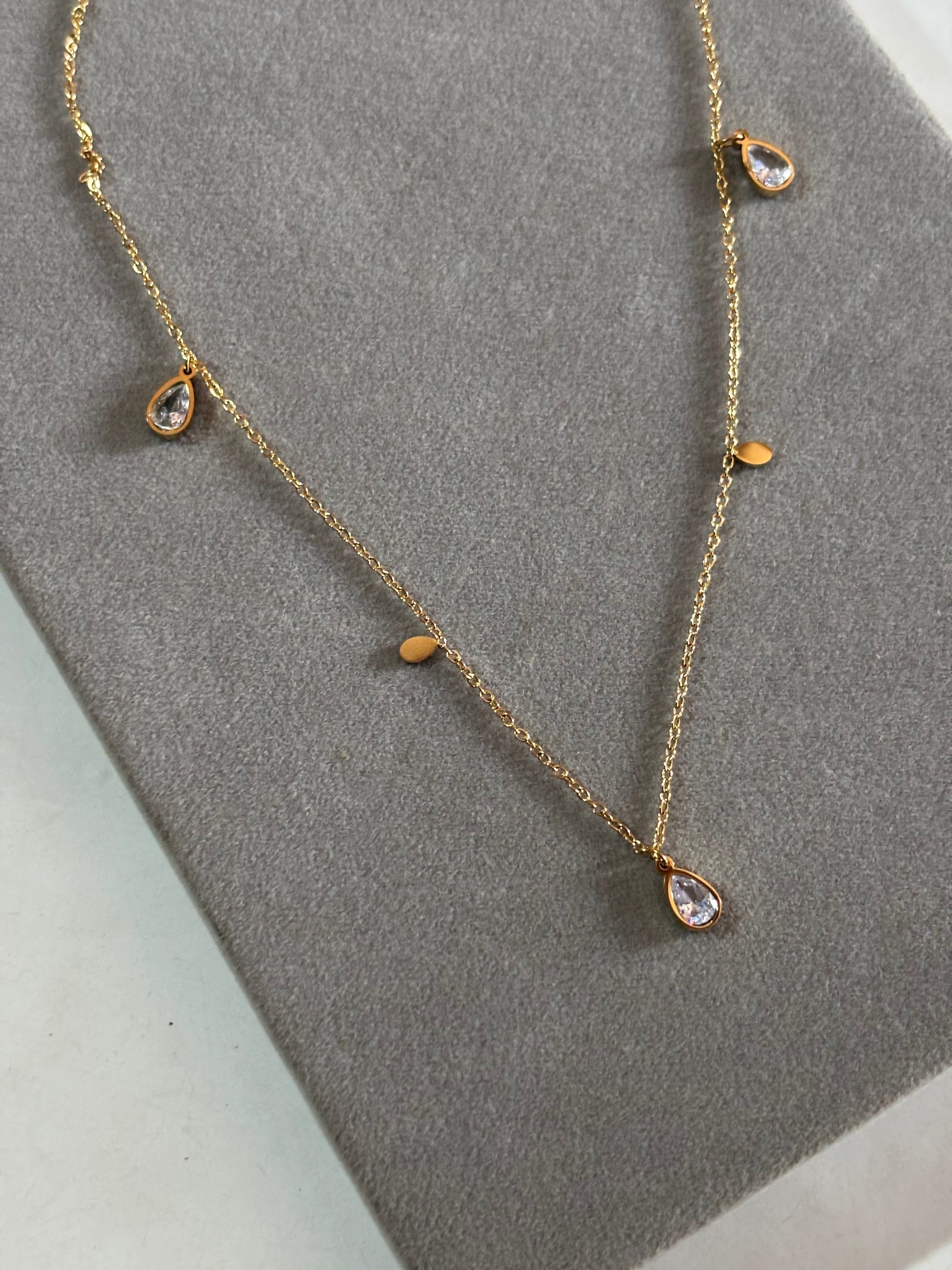 Minimal water drop chain