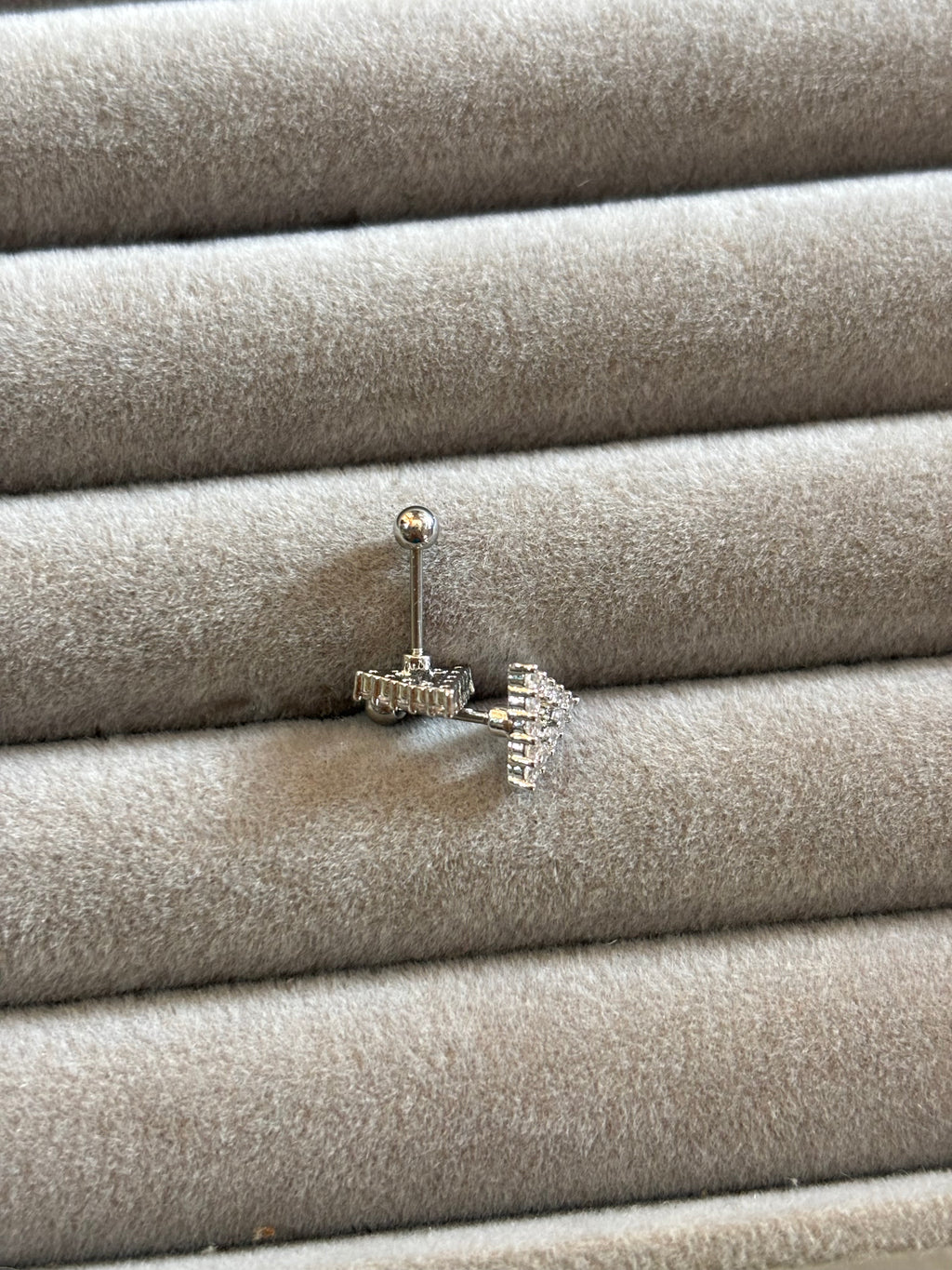 Triangular stud