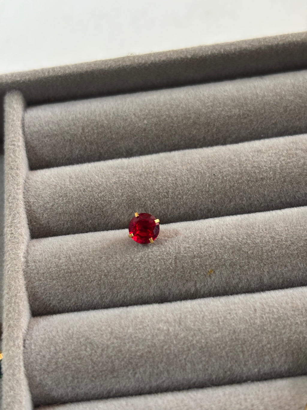 Vibrant studs
