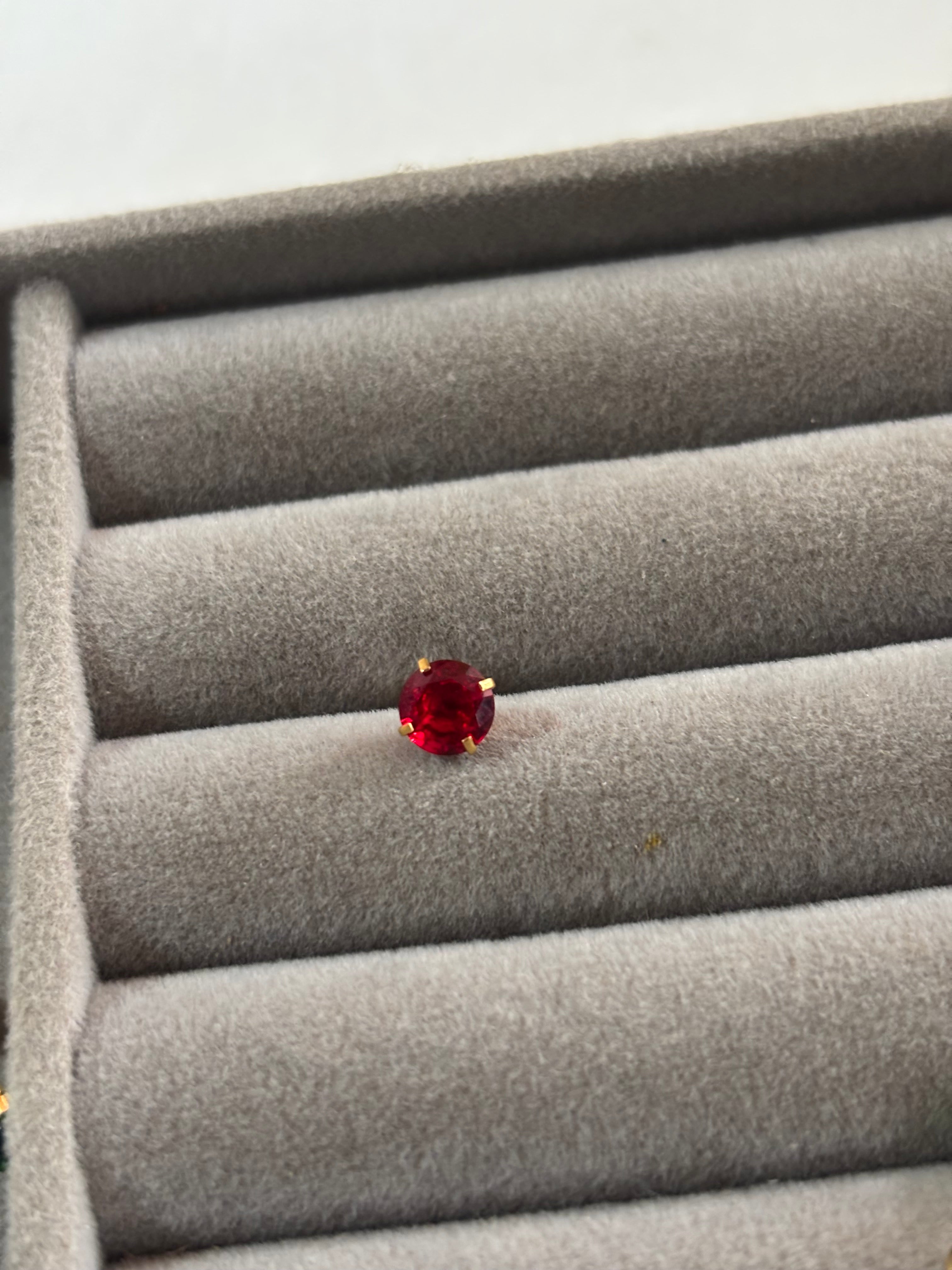 Vibrant studs