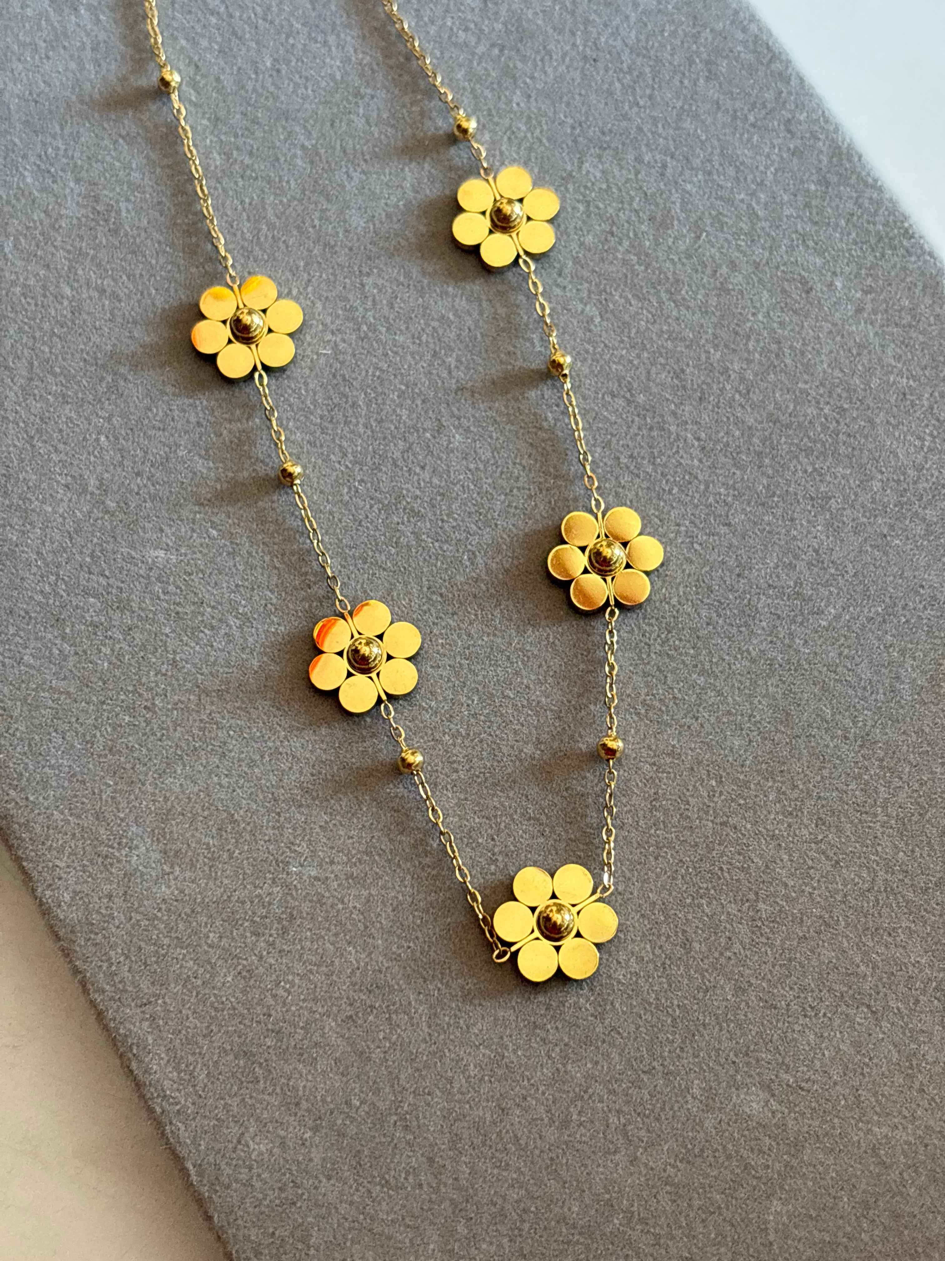 Floral necklace - Hirulythings