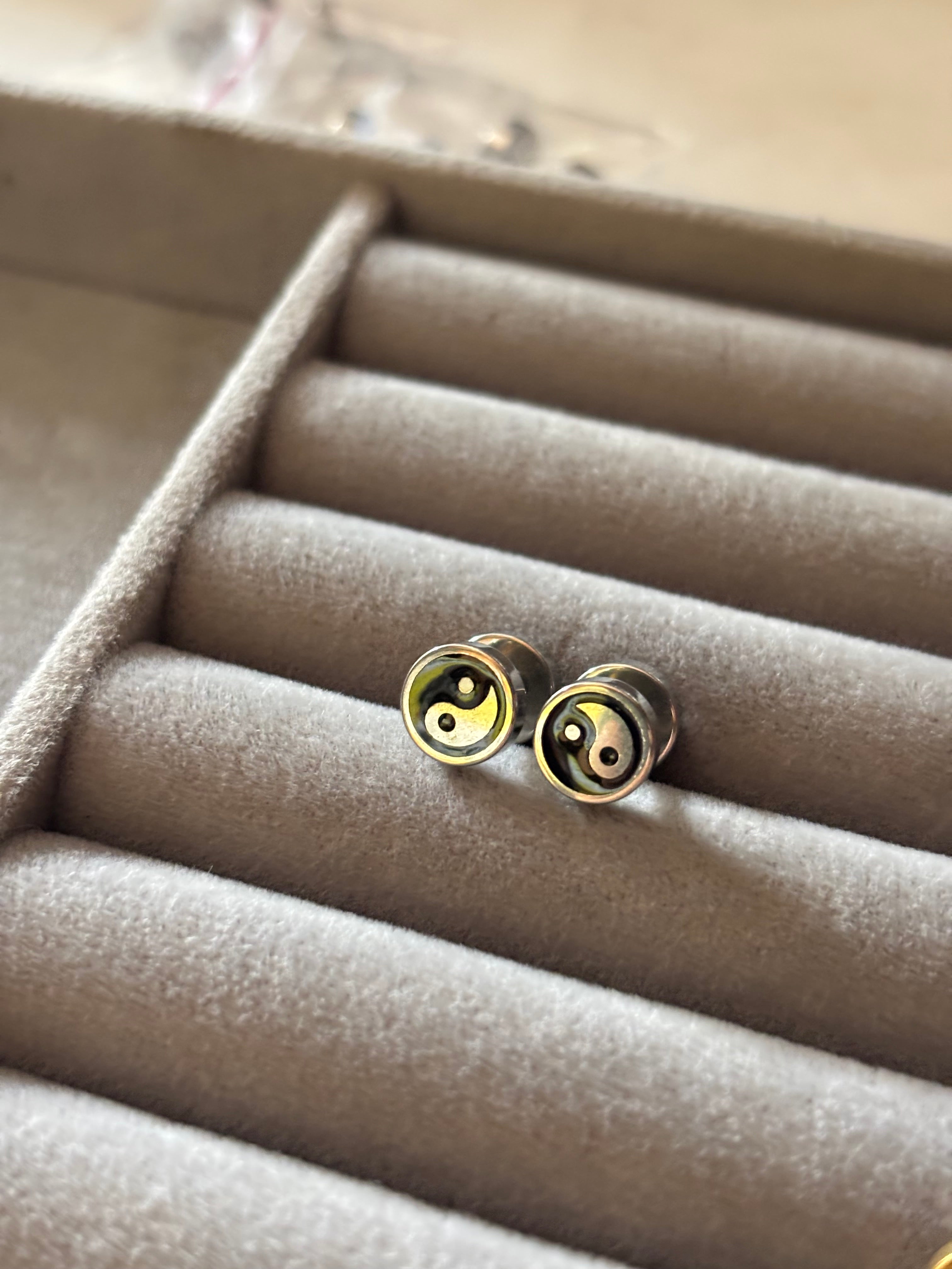 Ying Yang barbell studs