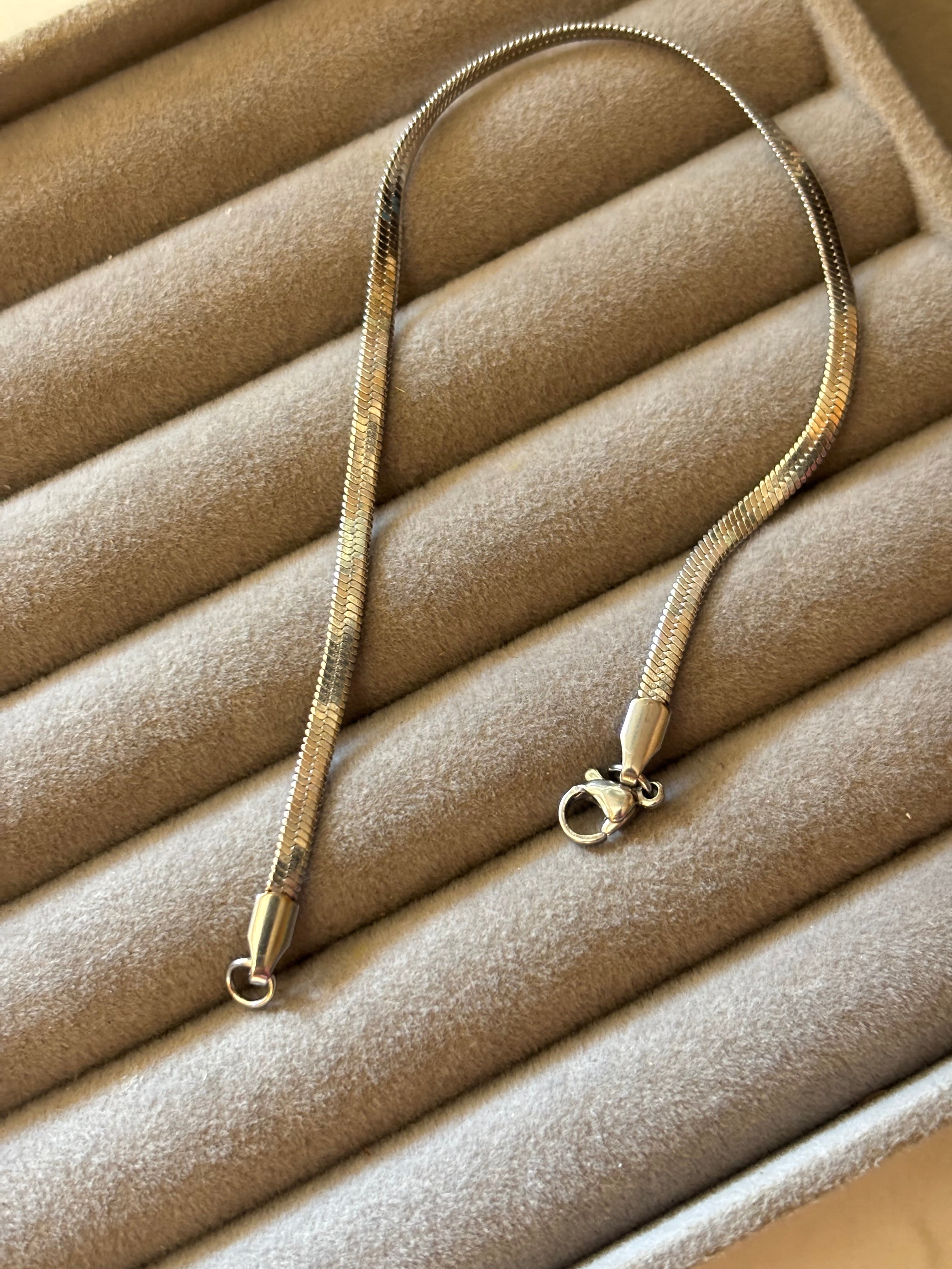 Snake bracelet Without adjustable