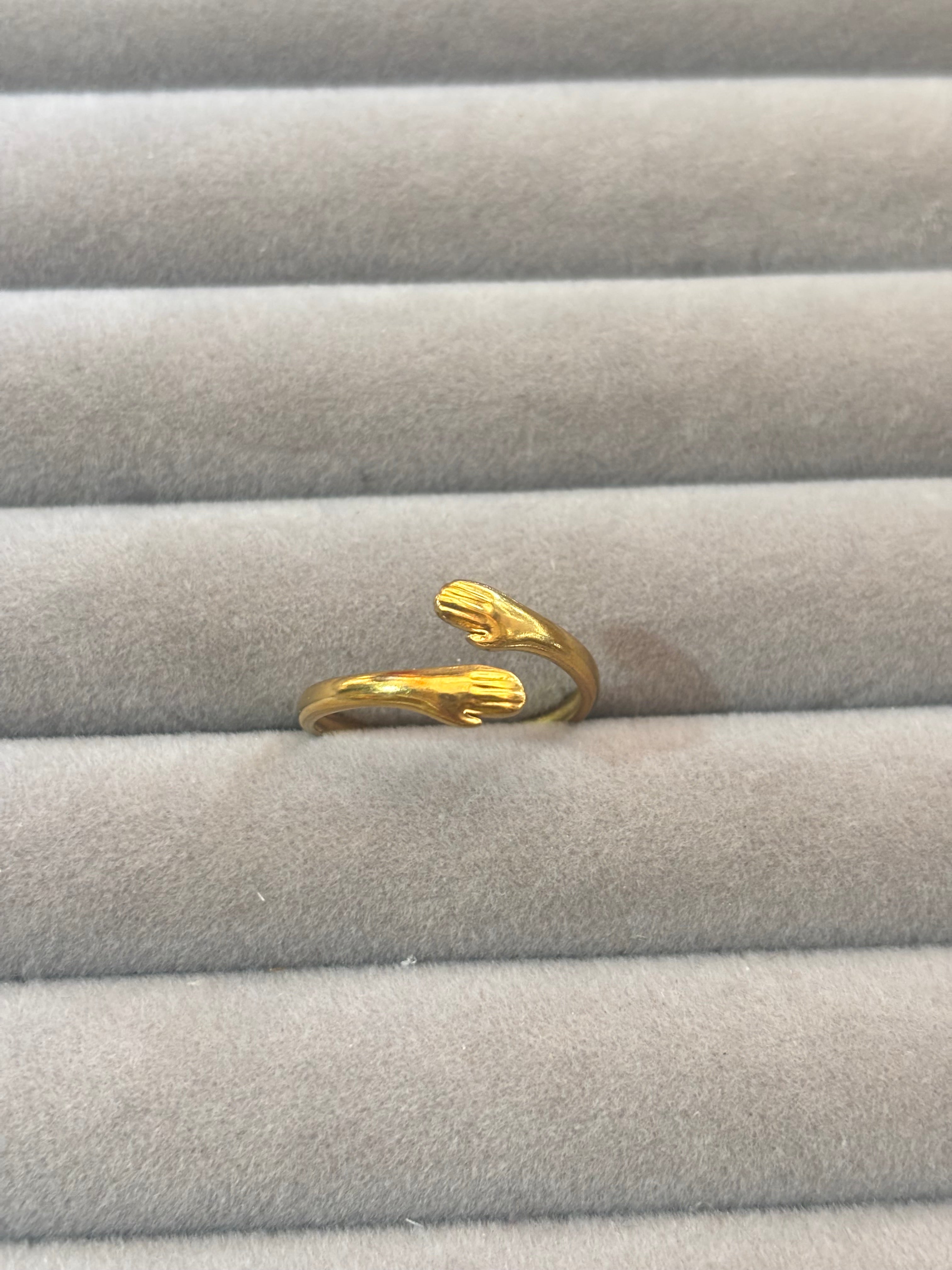 Hug Ring Adjustable