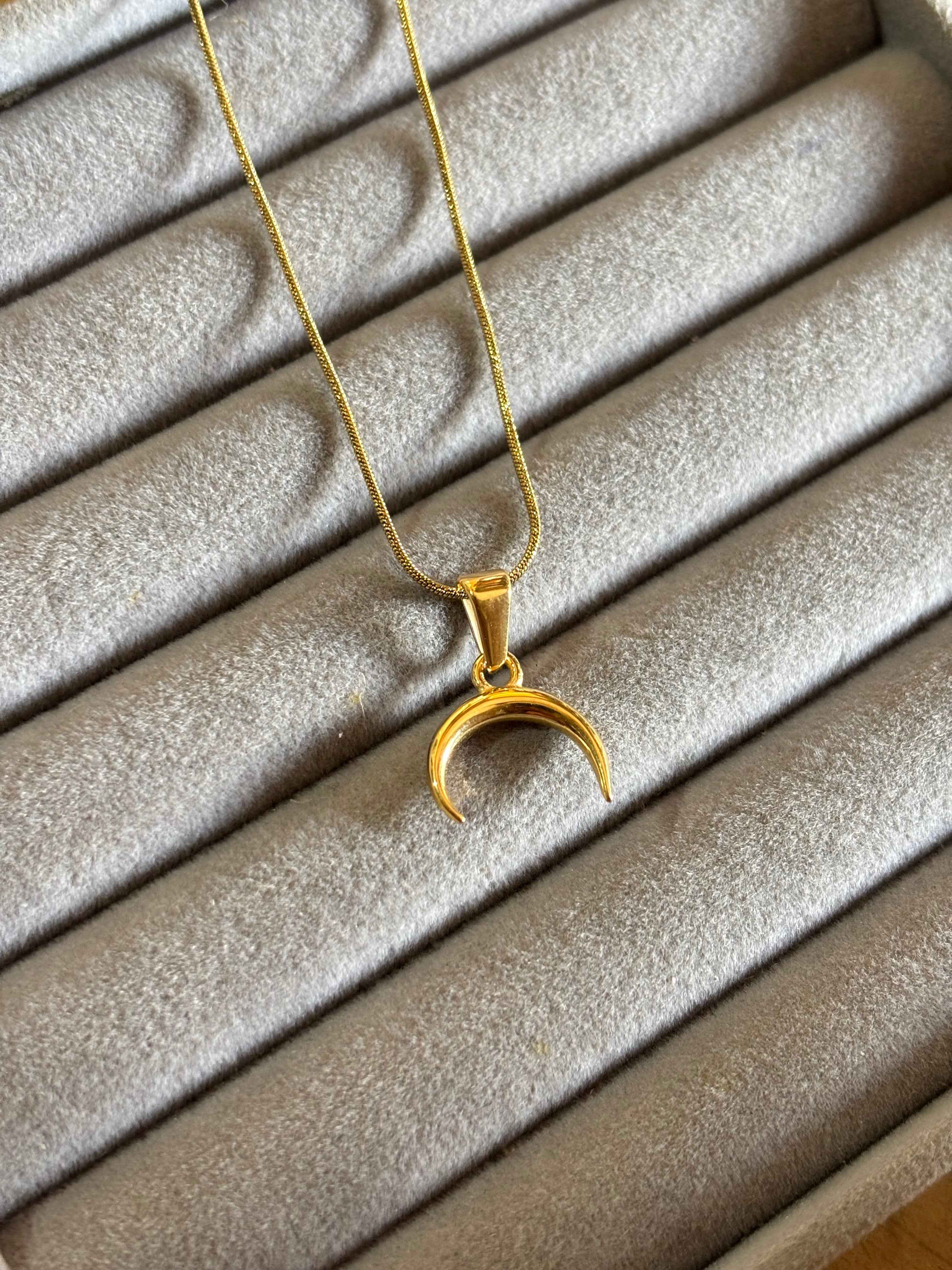 Half moon Neckchain