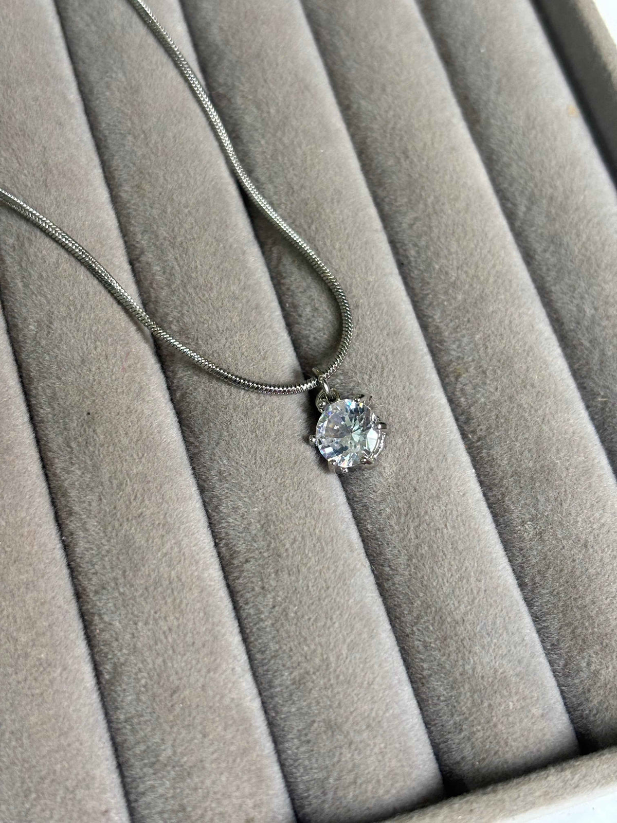 Round cut white stone chain