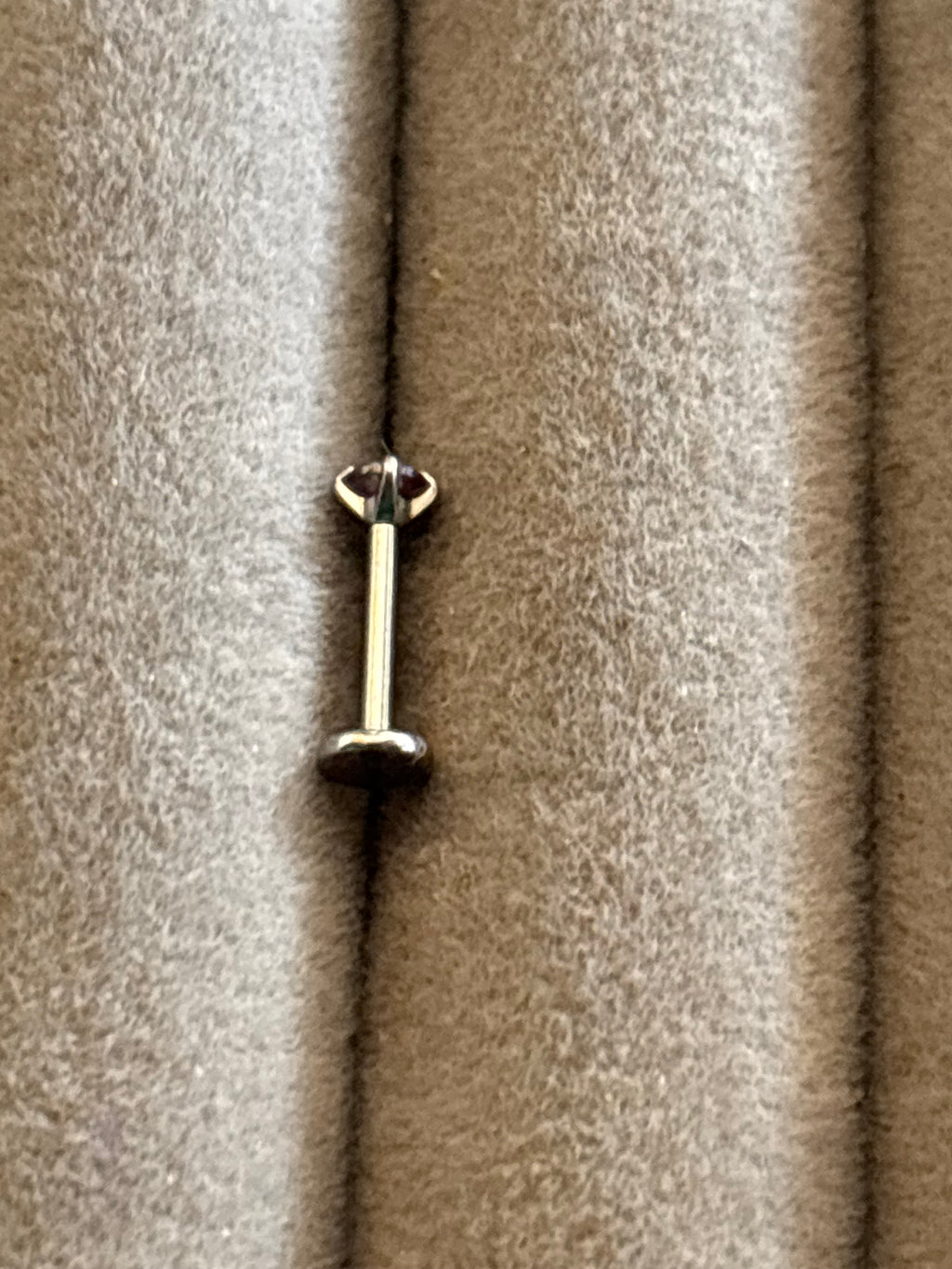 Bottle green stud