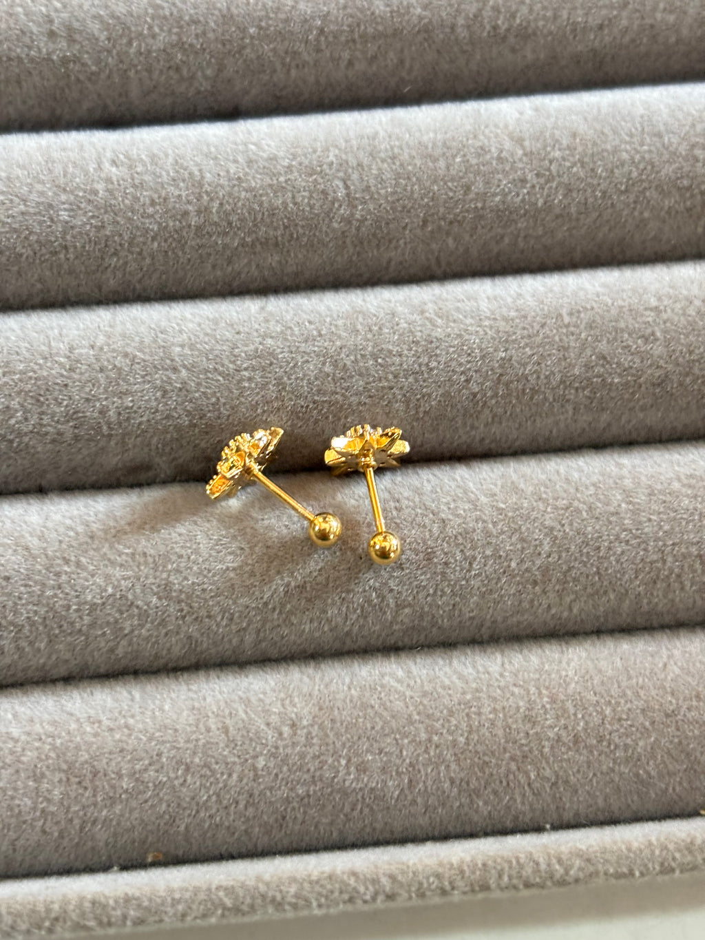 Star burst stud