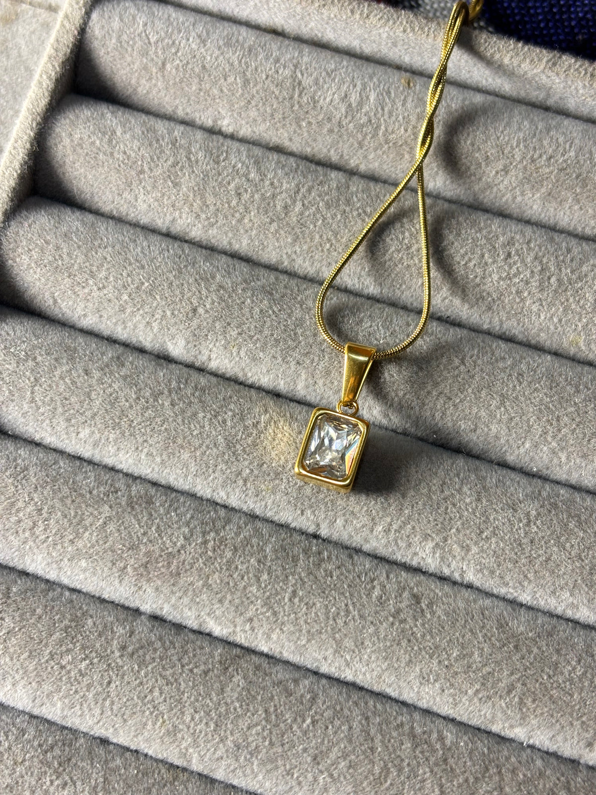 White stone chain