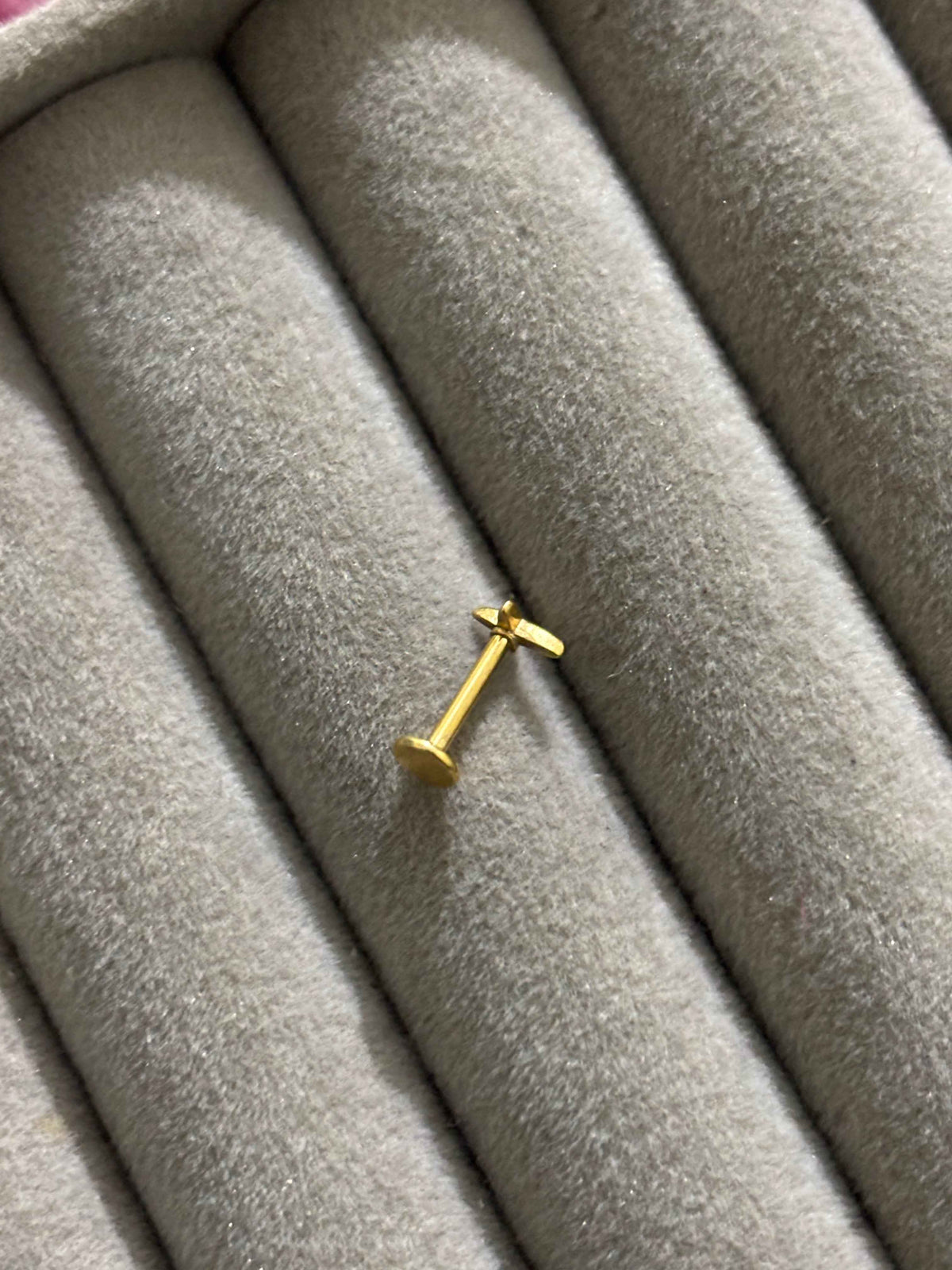 Tiny cross stud