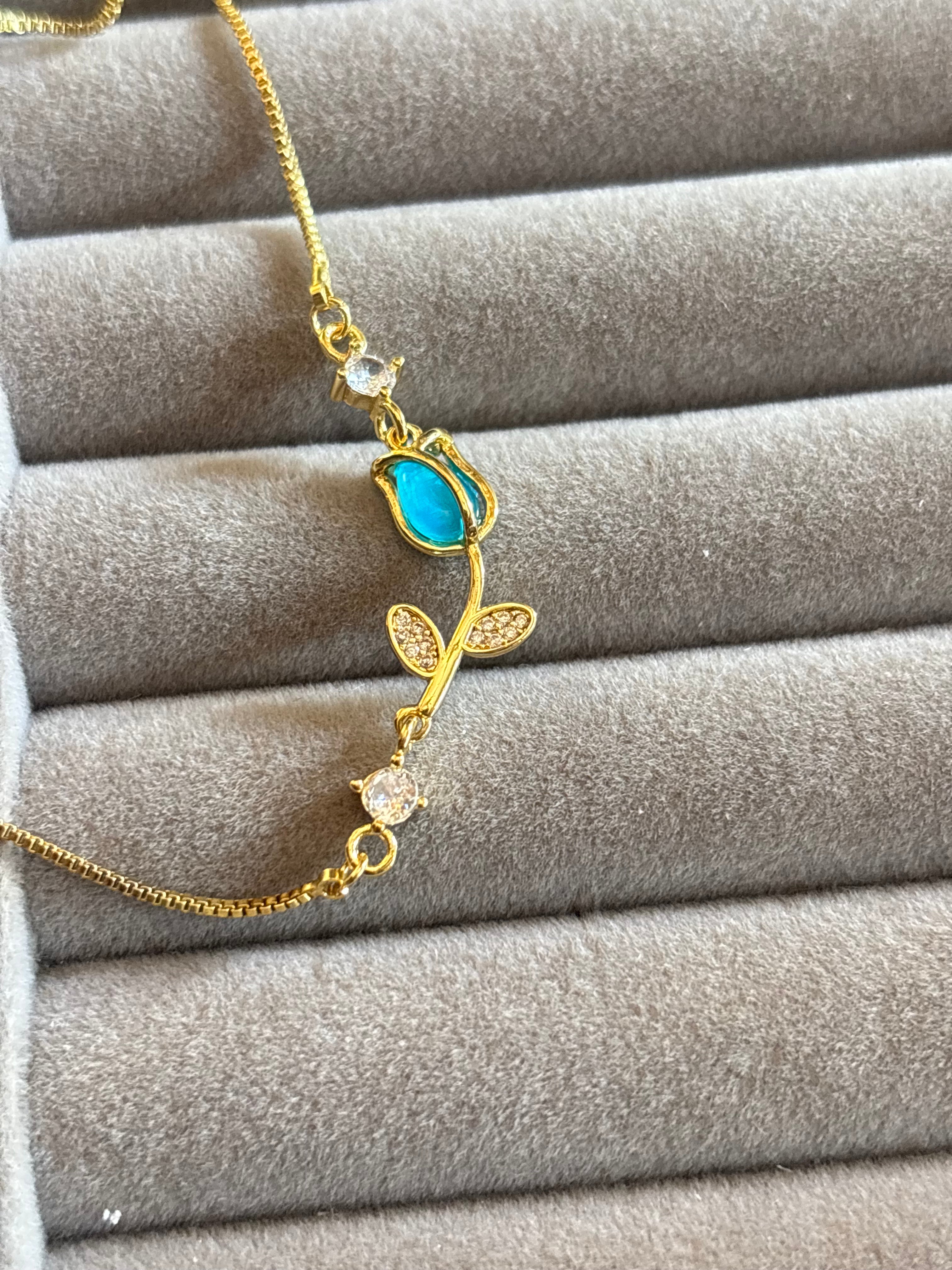 Tulip minimal bracelet