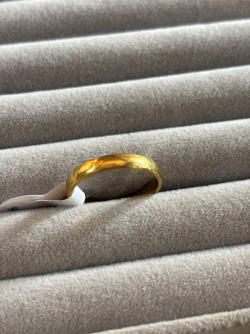 Plain curved ring