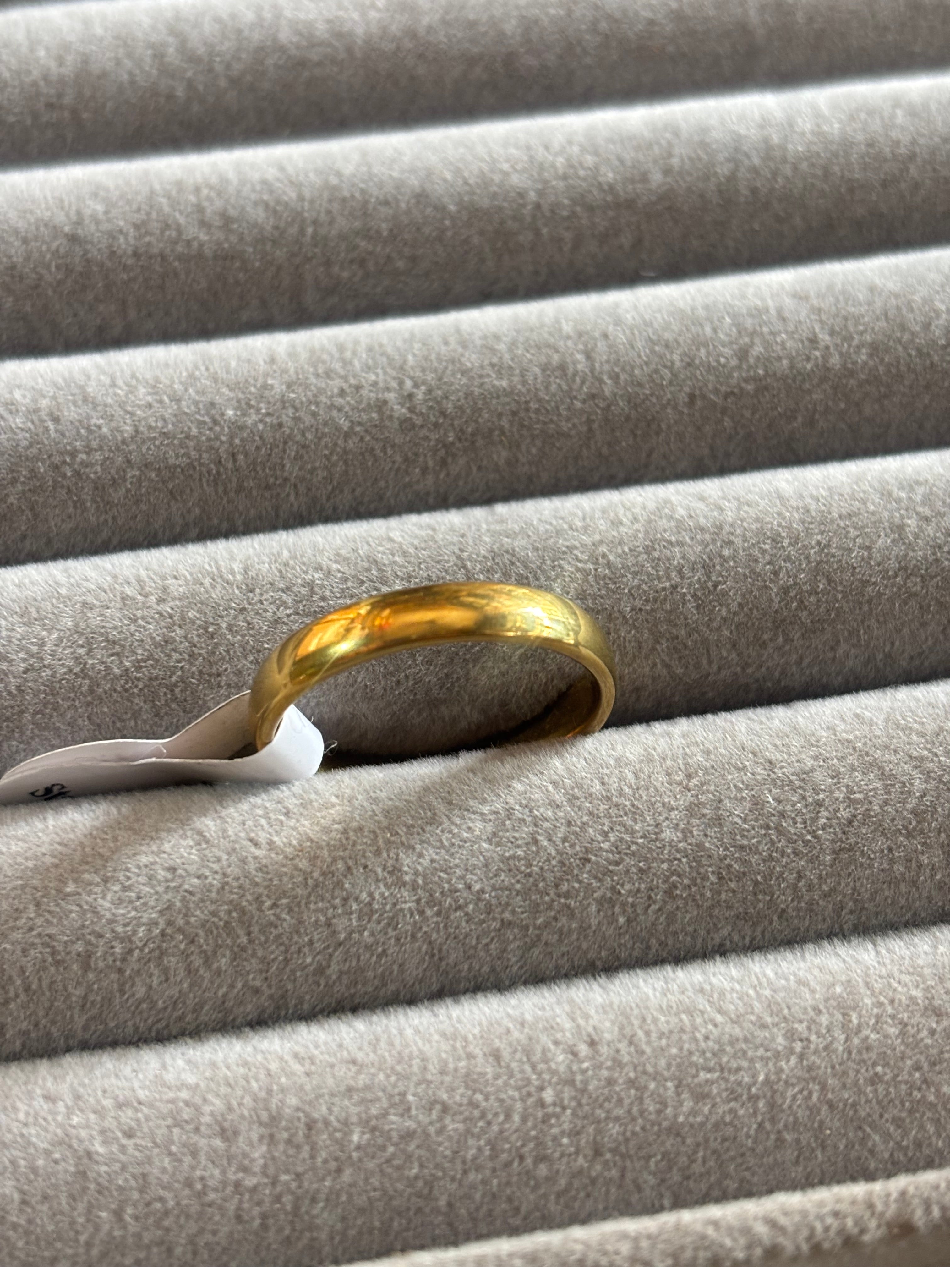 Plain curved ring