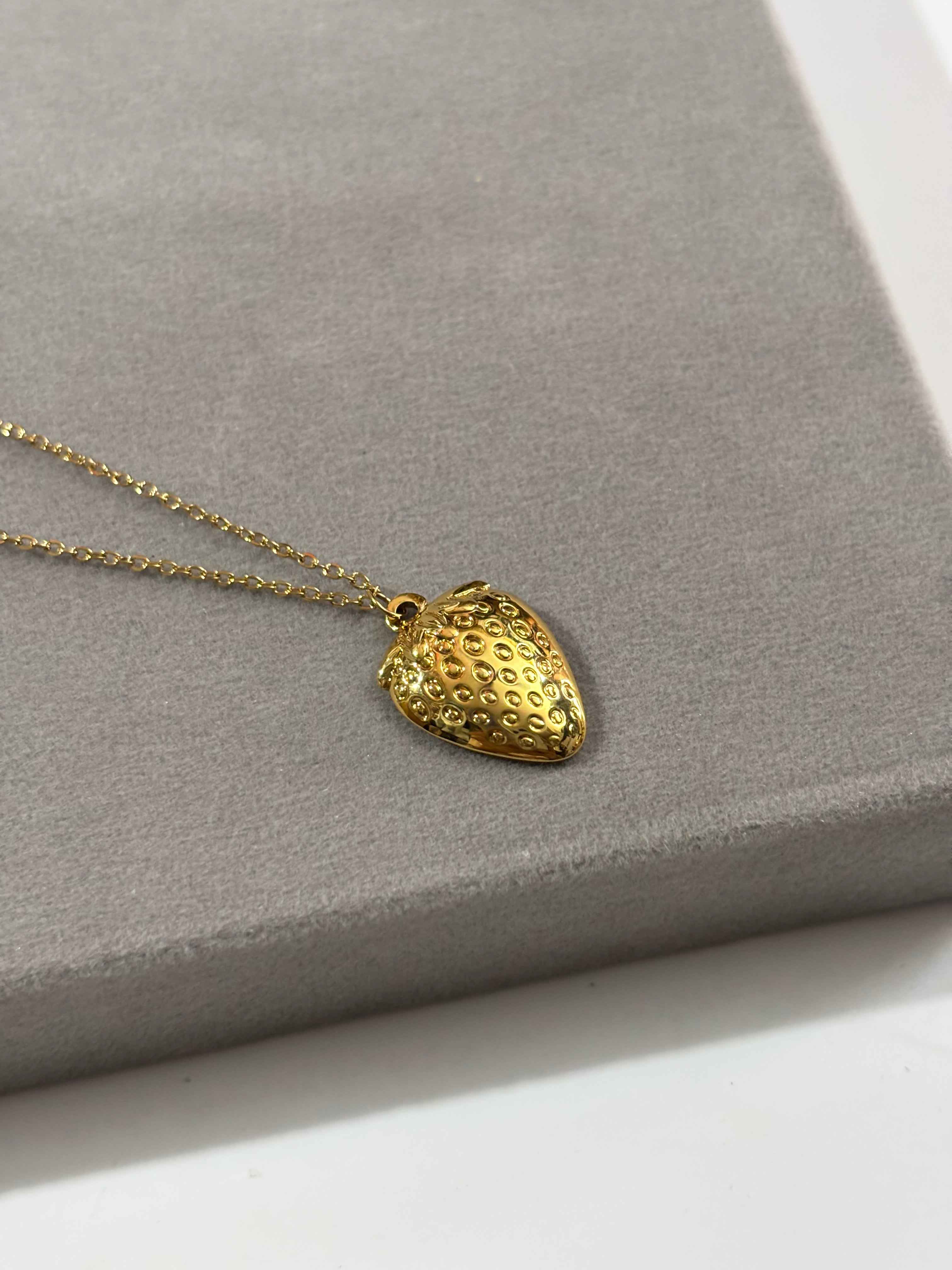 Solid strawberry necklace - Hirulythings