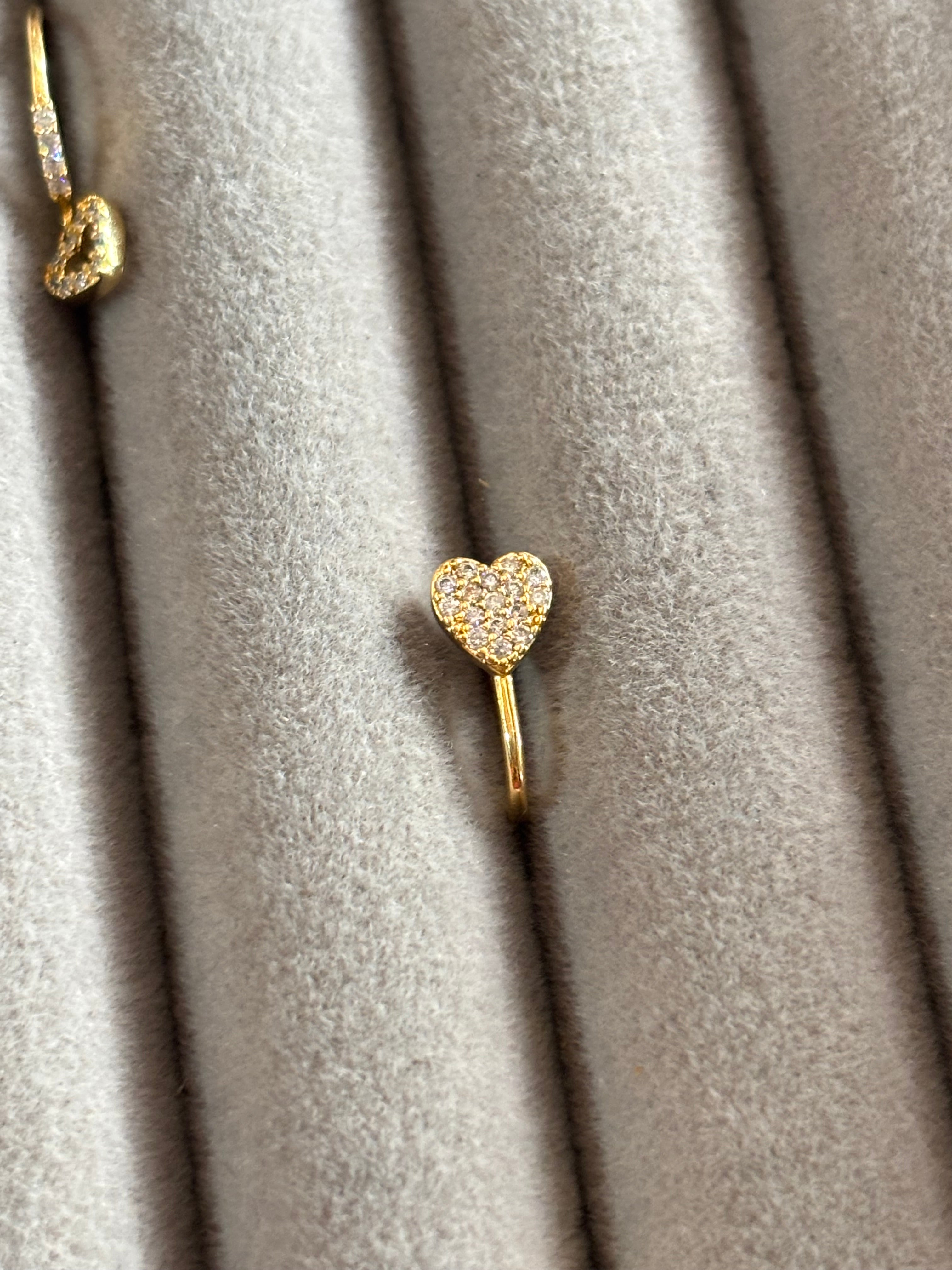 Studded heart nosepin