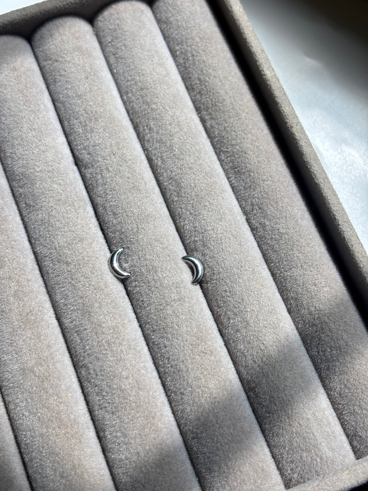 Solid moon silver