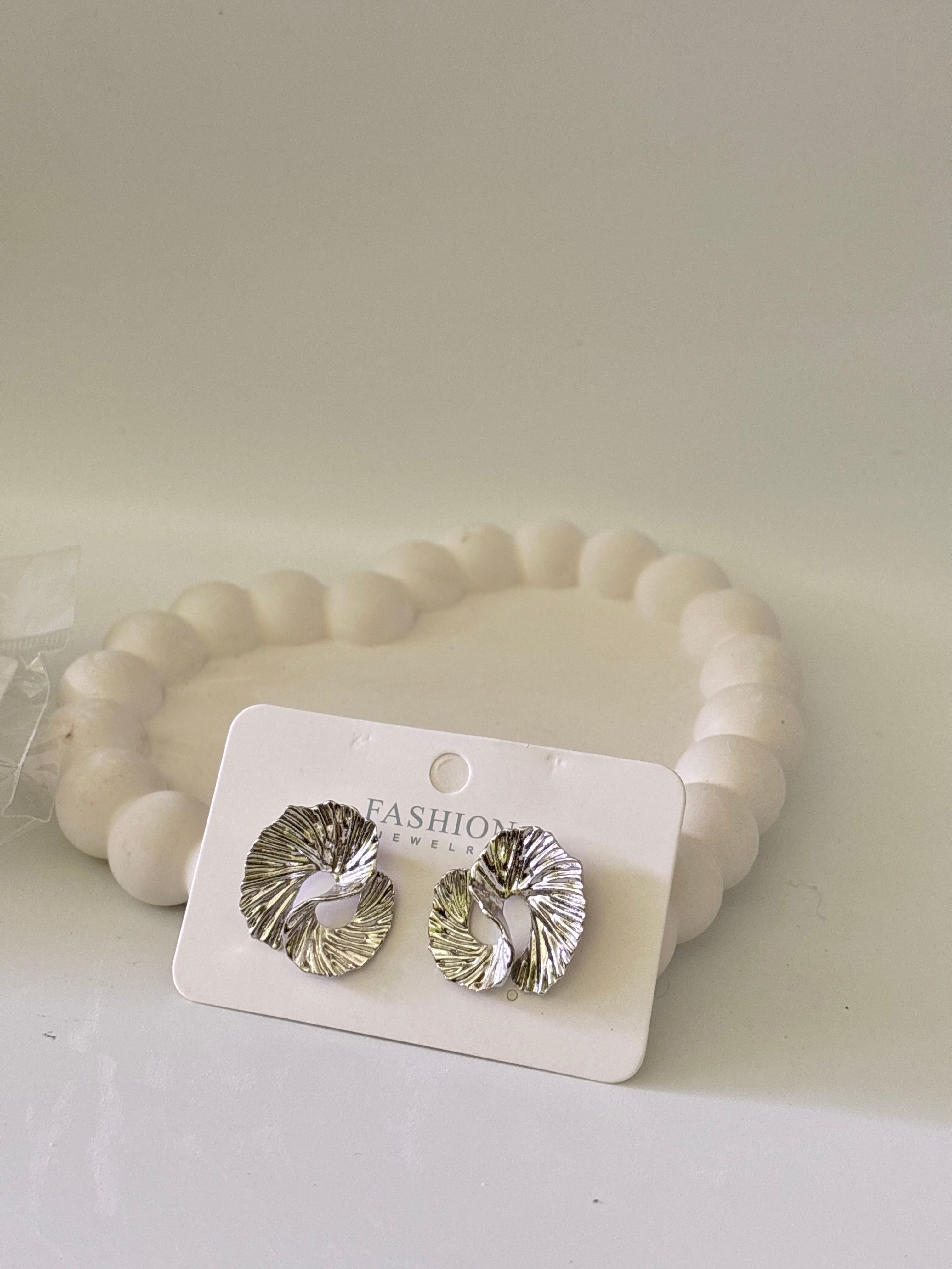 Korean earring H010