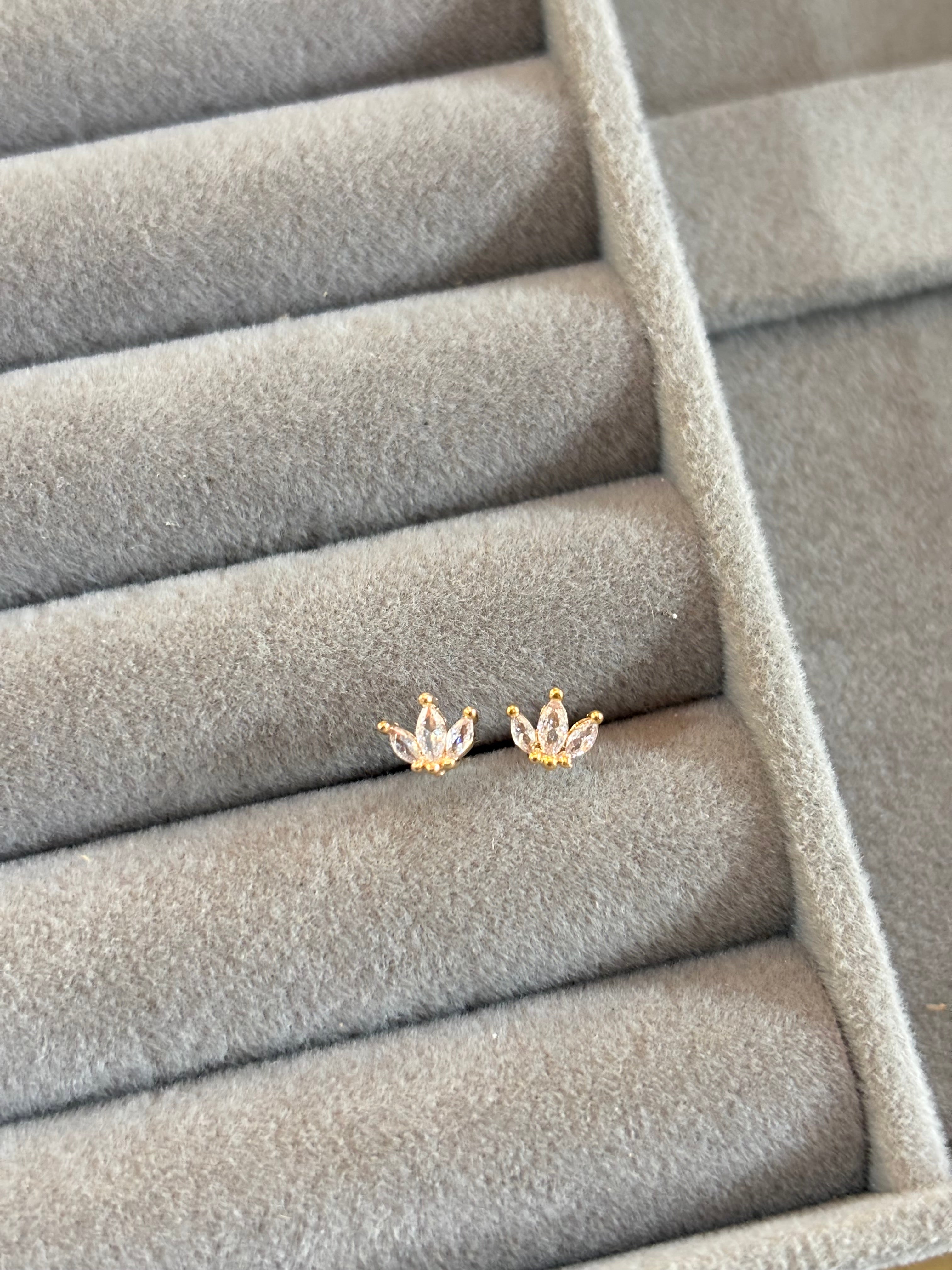 Crown stud