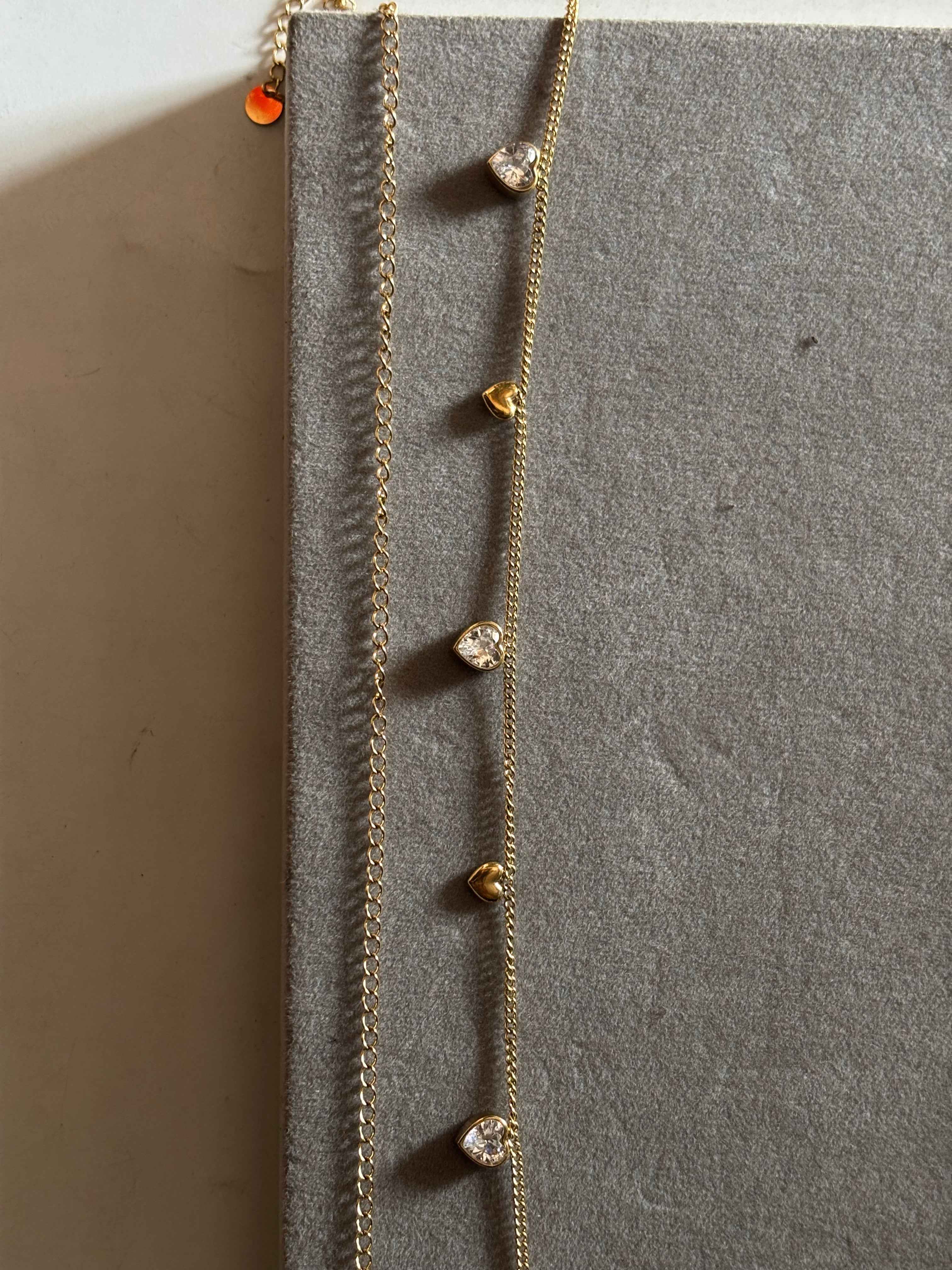 Solitaire hearts hip chain