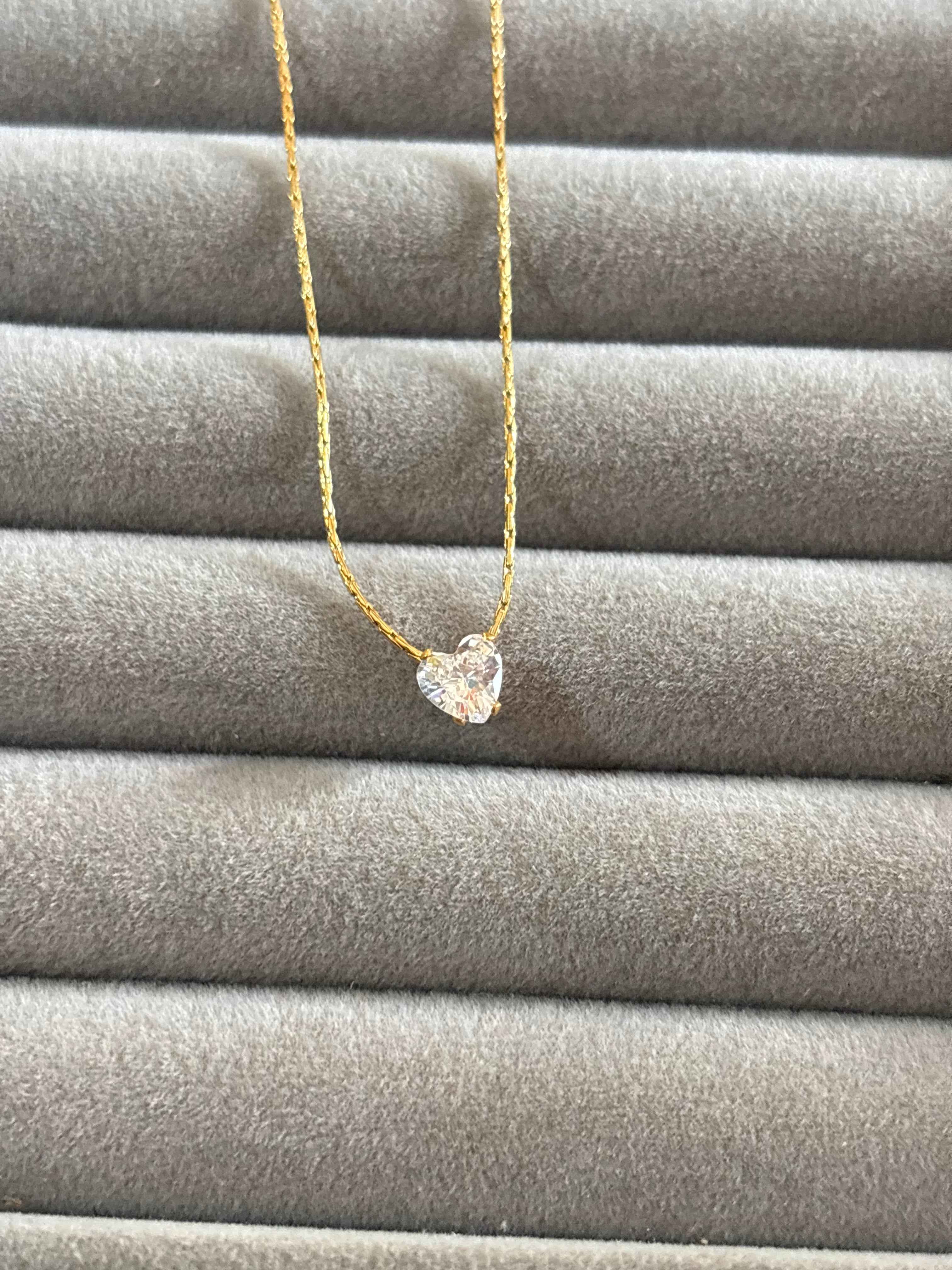 White crystal heart - Hirulythings