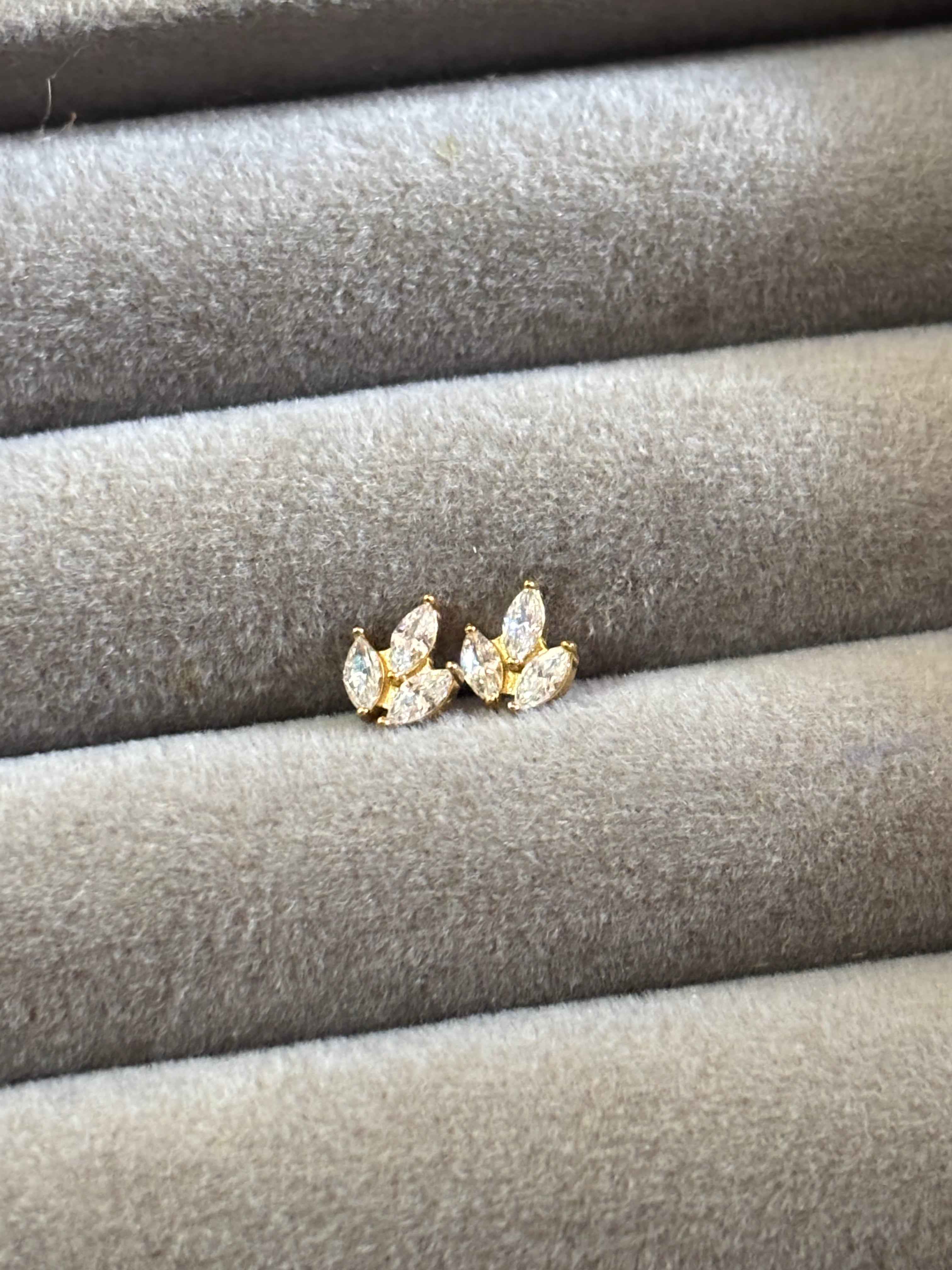 Dainty petal stud