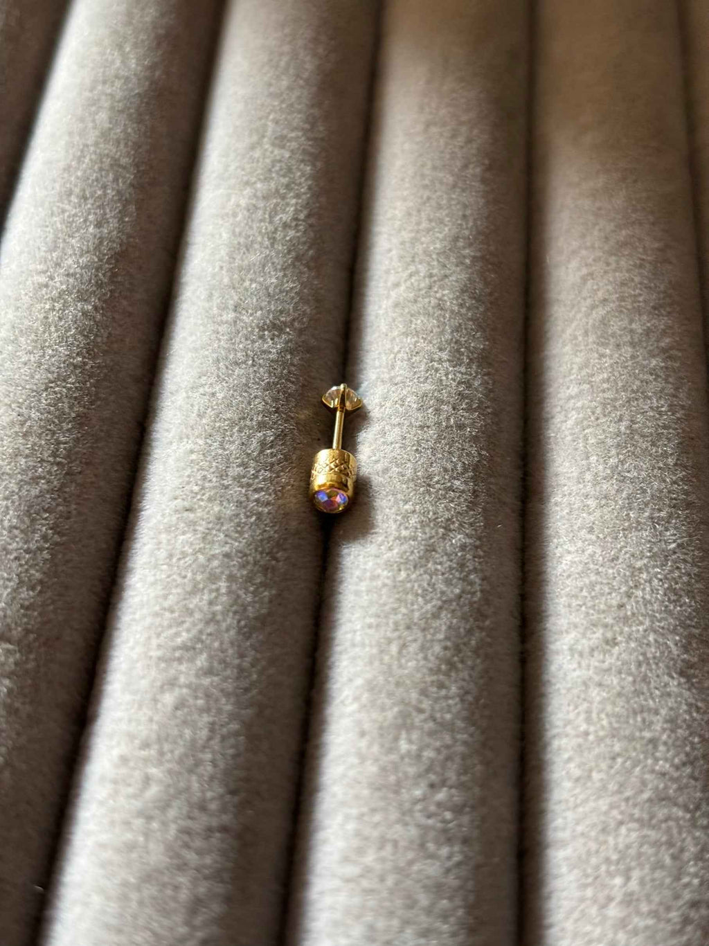 Hologram two in one stud