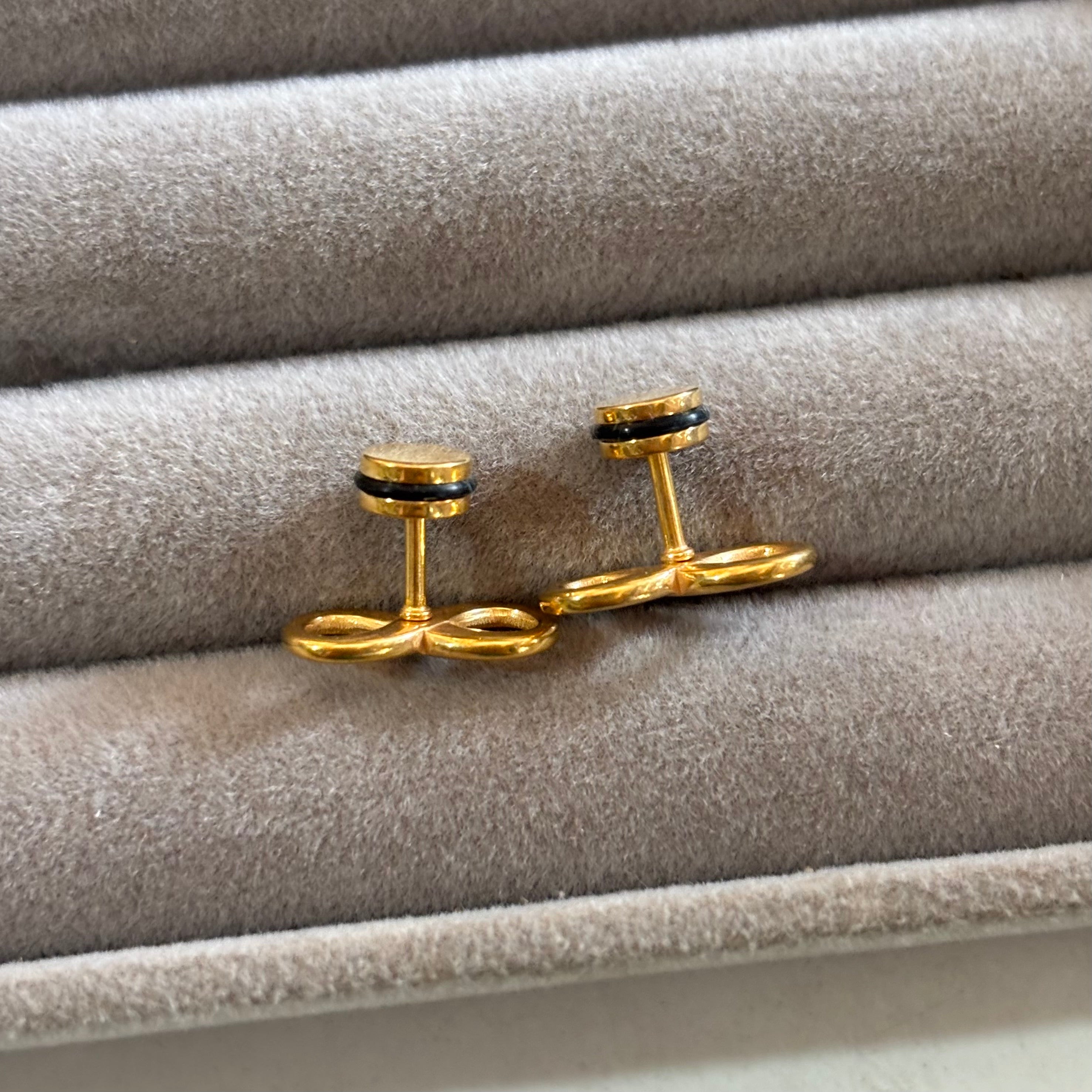 Infinity stud