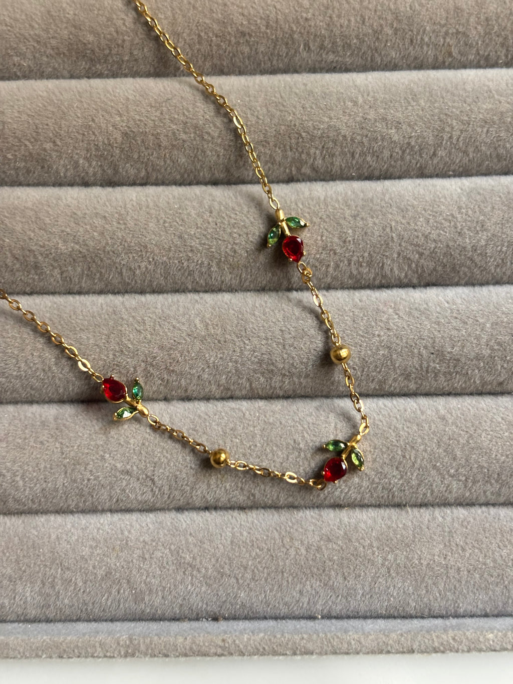 Minimal tulip complete necklace