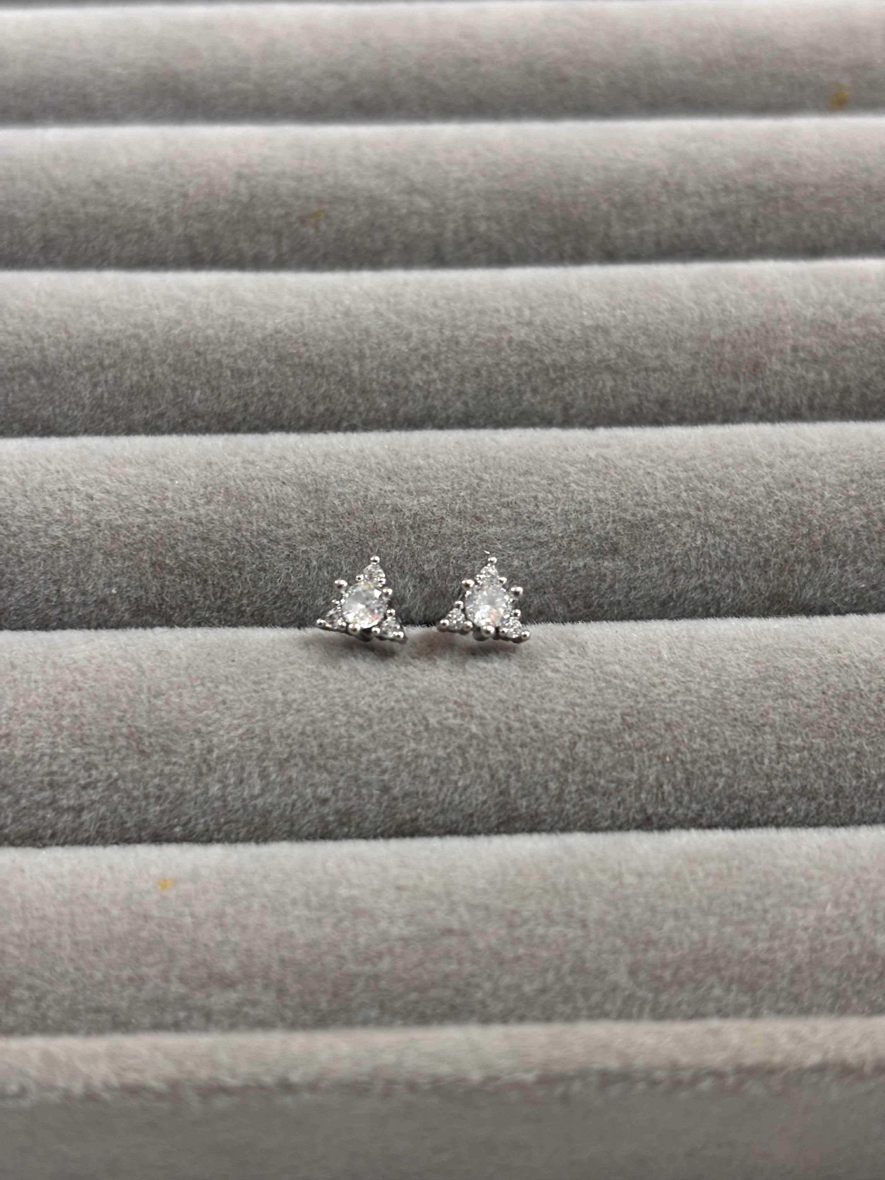Trillion cut Stud